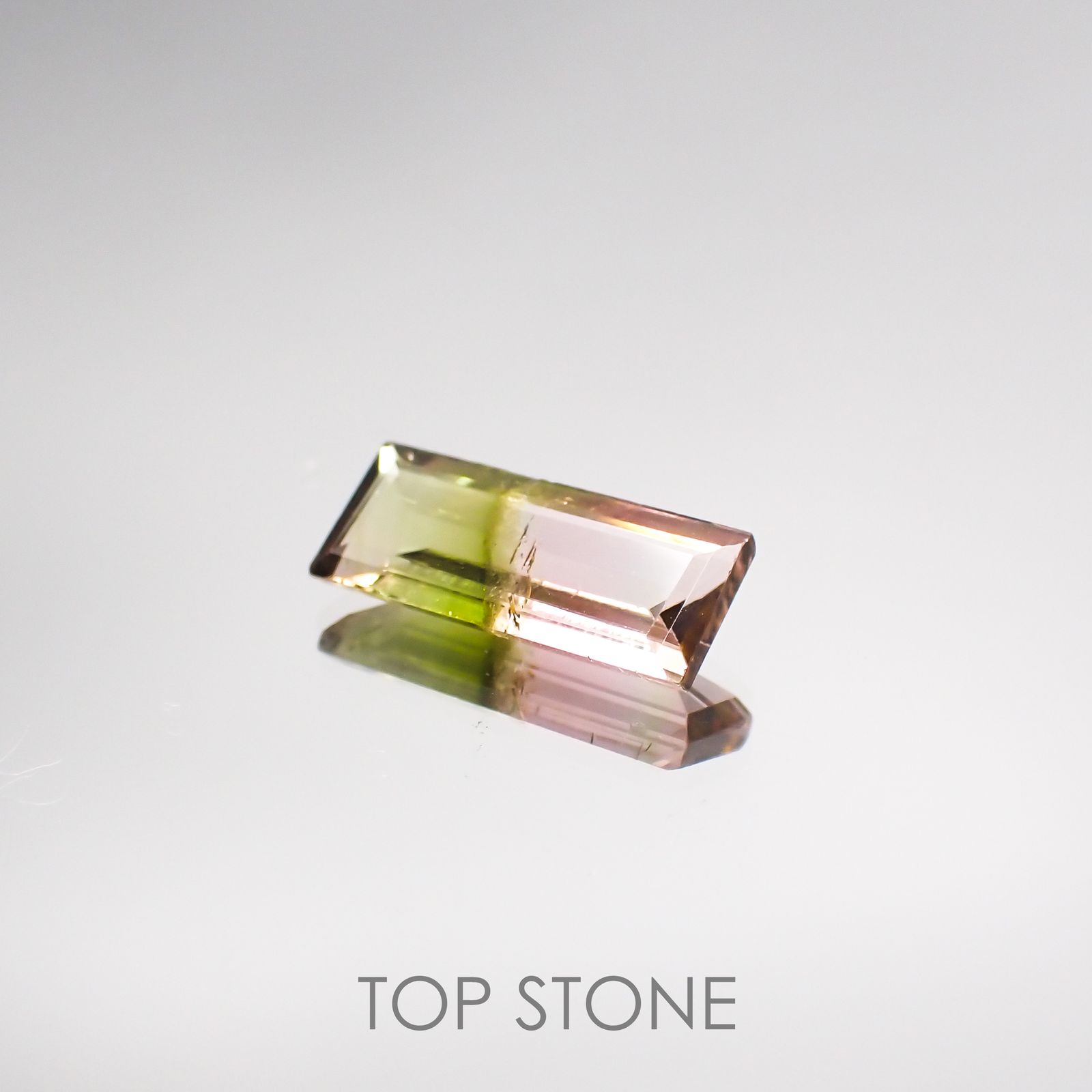 バイカラートルマリン ブラジル産 ルース 1.57ct[210711594]11.9×5mm前後