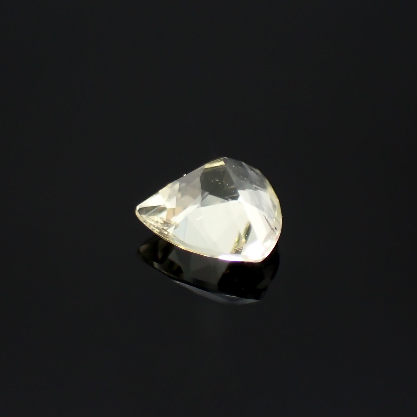 イエローダンビュライト(宝石名イエロー・ダンブライト)タンザニア産 0.33ct 識別済[220918008]4.7x4.7mm前後