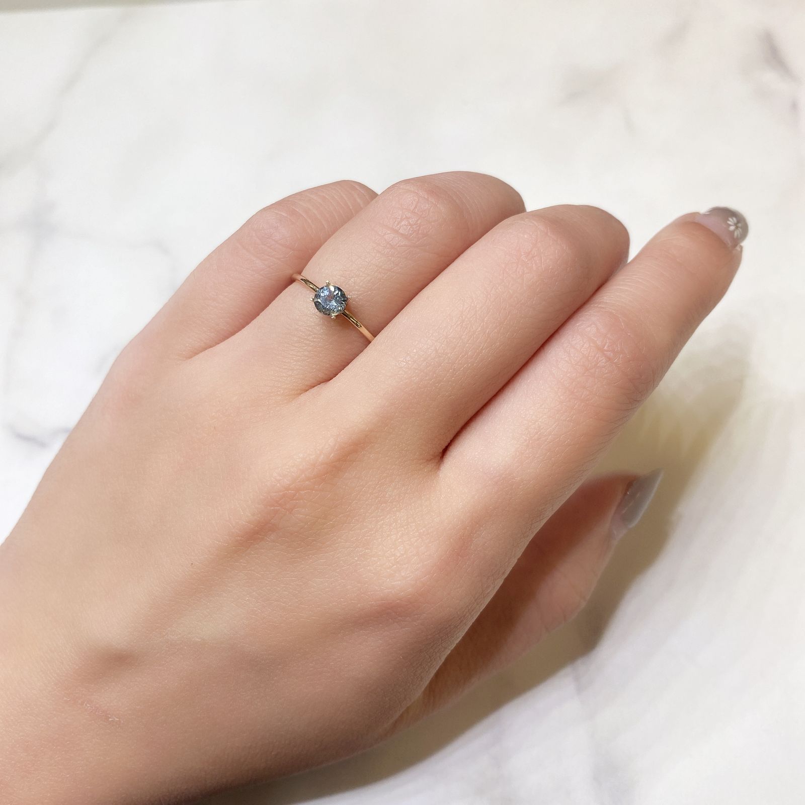 グレイッシュブルースピネル(宝石名スピネル) ビルマ産 0.38ct 識別済[211013472]4.5×4.5mm前後