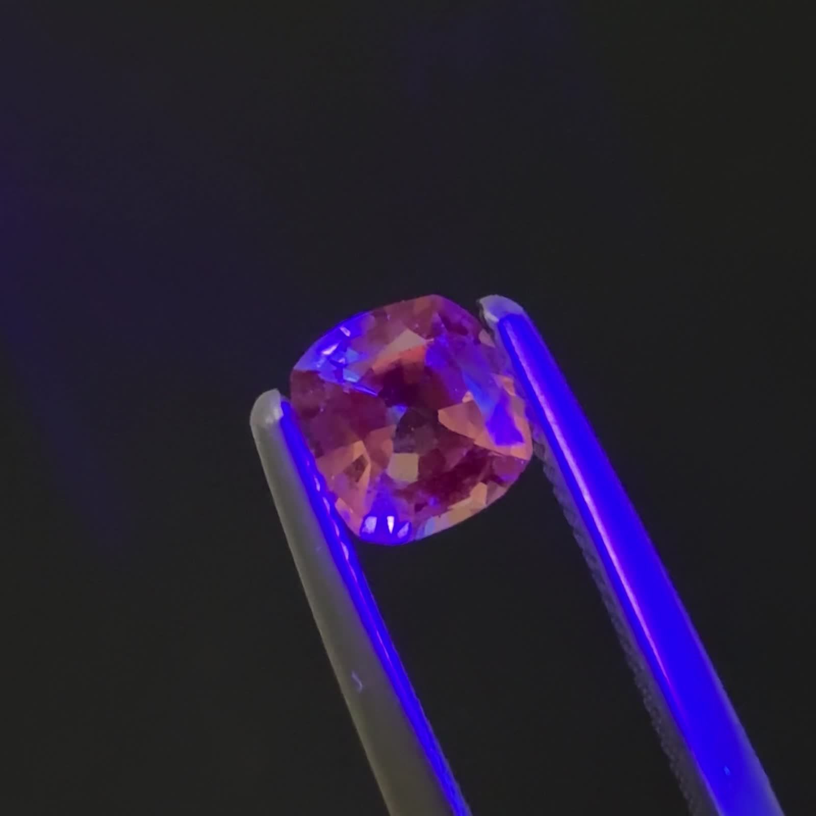 オレンジスピネル(宝石名スピネル)タンザニア産 識別済 0.40ct / 4.5x4