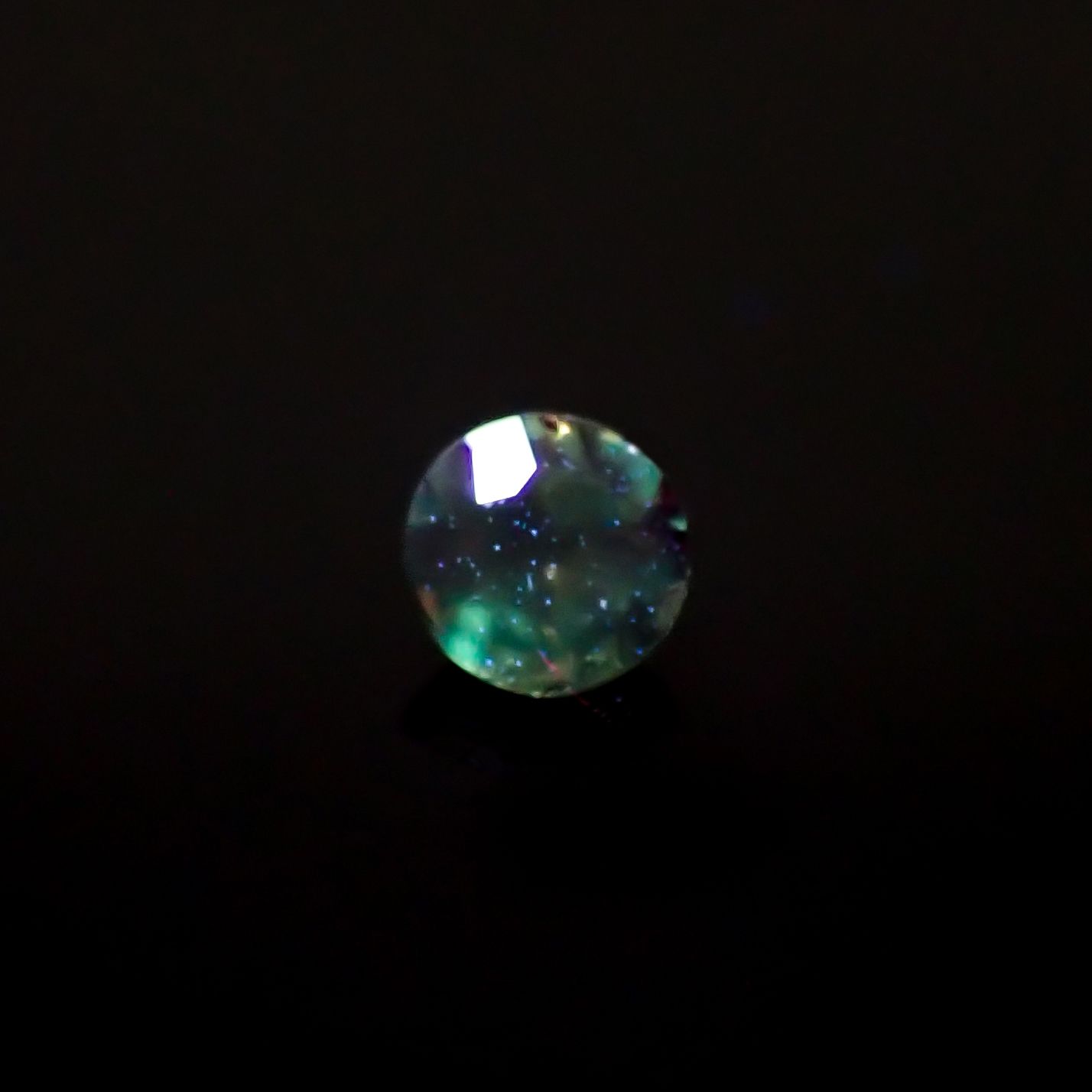 シルキーアレキサンドライト ブラジル・ミナスジェライス州ヘマチタ鉱山産 0.076ct[240929059]2.5x2.5mm前後