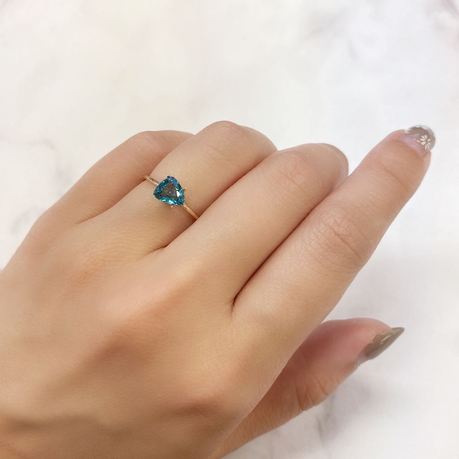 アパタイト(宝石名アパタイト) マダガスカル産 0.87ct 識別済[211013518]6.7×6mm前後
