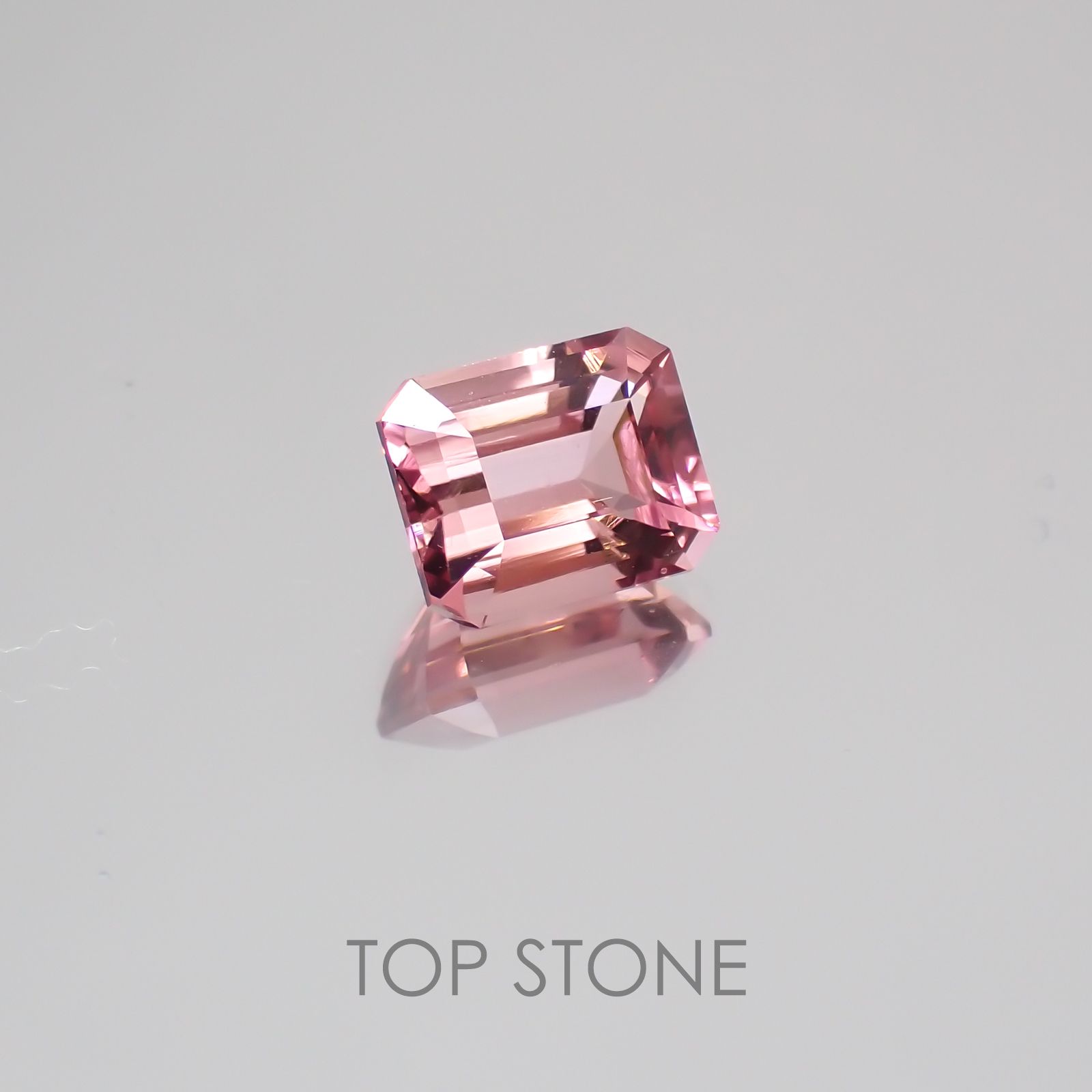 ピンクトルマリン パパラチャカラー(宝石名ピンク・トルマリン) ルワンダ産 1.33ct 識別済[21039974]7×5.6mm前後
