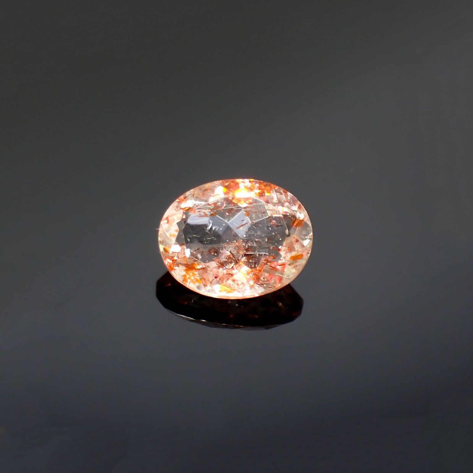 イリュージョンサンストーン インド産 2.41ct / 10.1x8mm前後 [260214215]