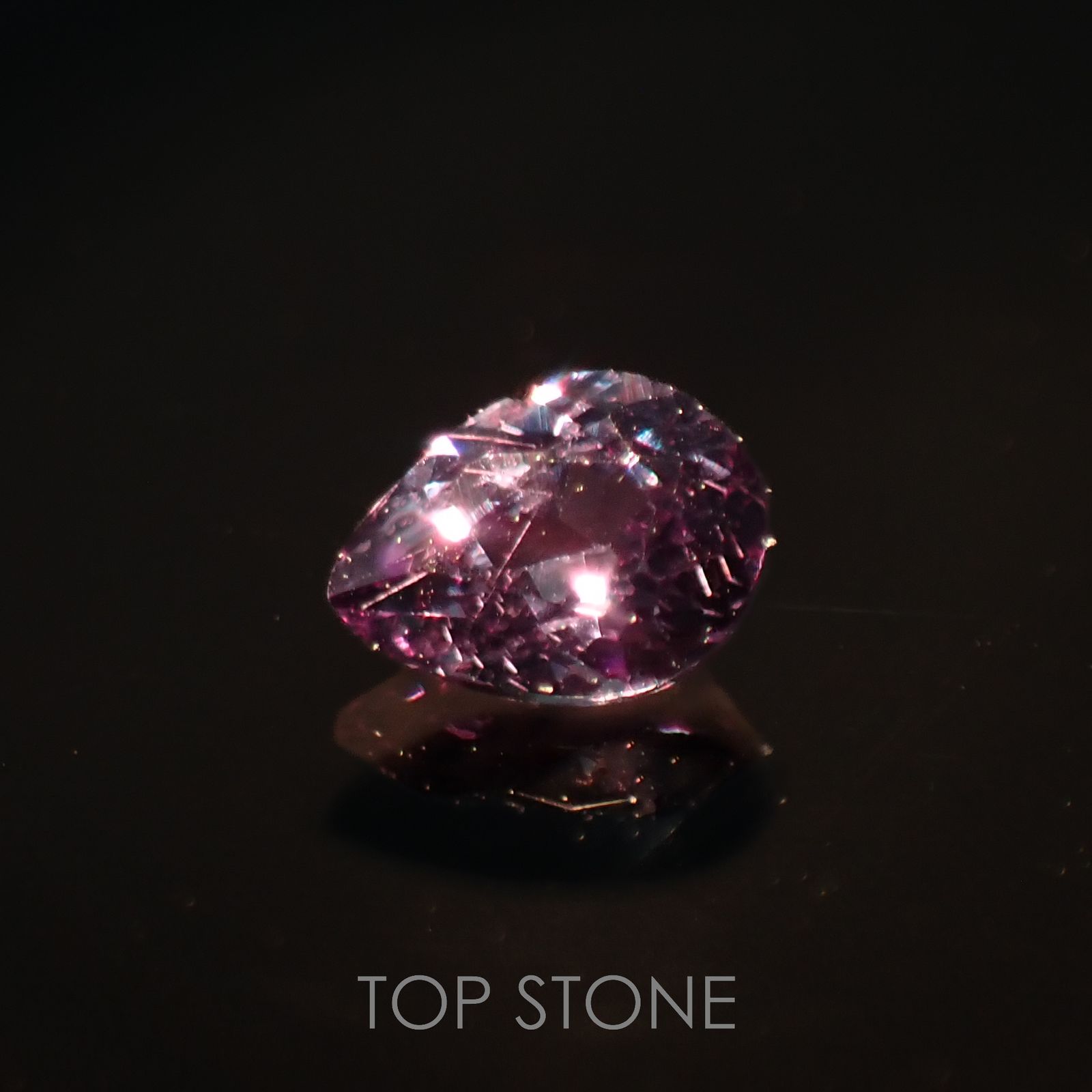 カラーチェンジガーネット アレキタイプ(宝石名ガーネット)マダガスカル・ベキリー産 0.15ct 識別済[220917664]3.8x2.8mm前後