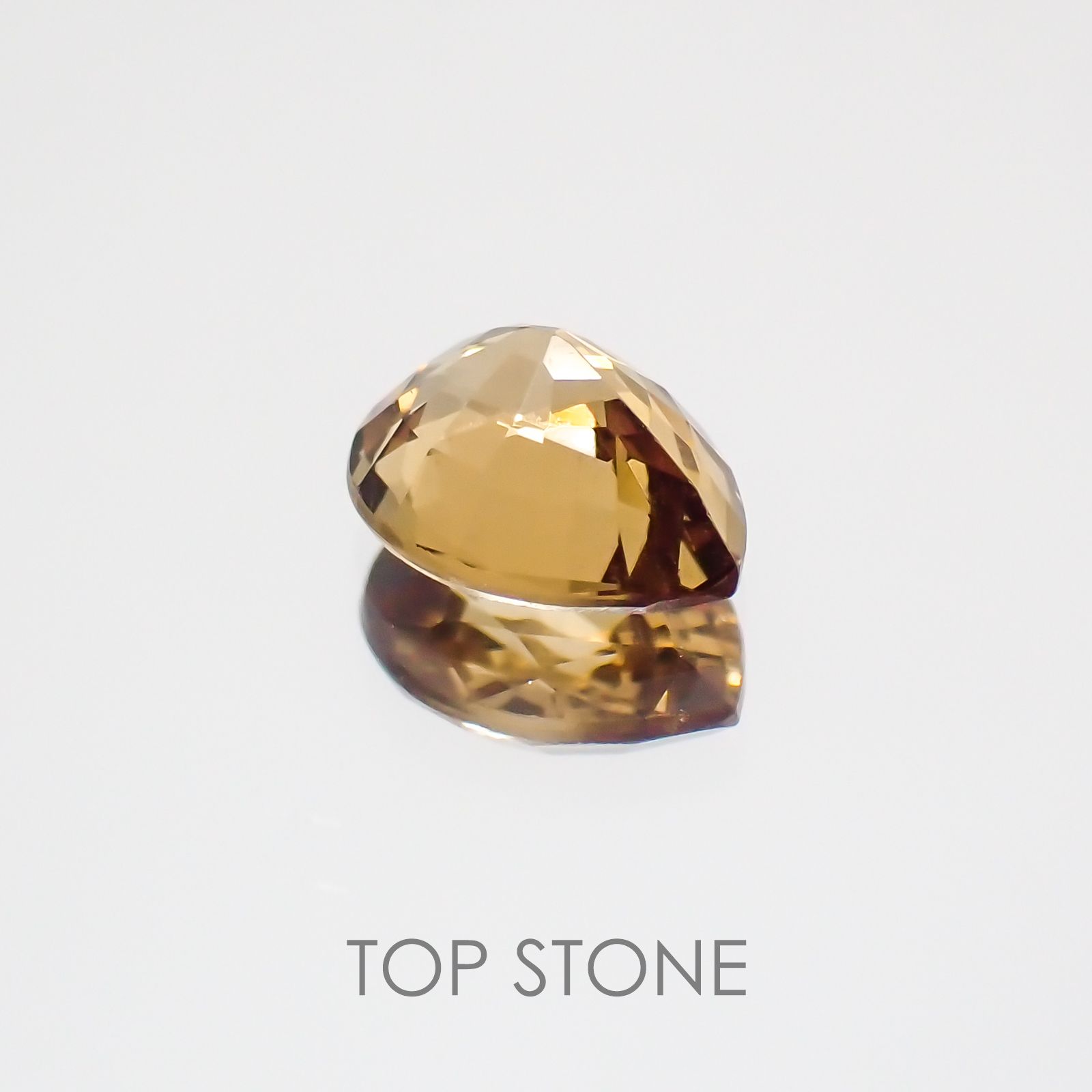 カラーチェンジマラヤガーネット タンザニア産 ルース 0.67ct[21029648]6.1×4.8mm前後