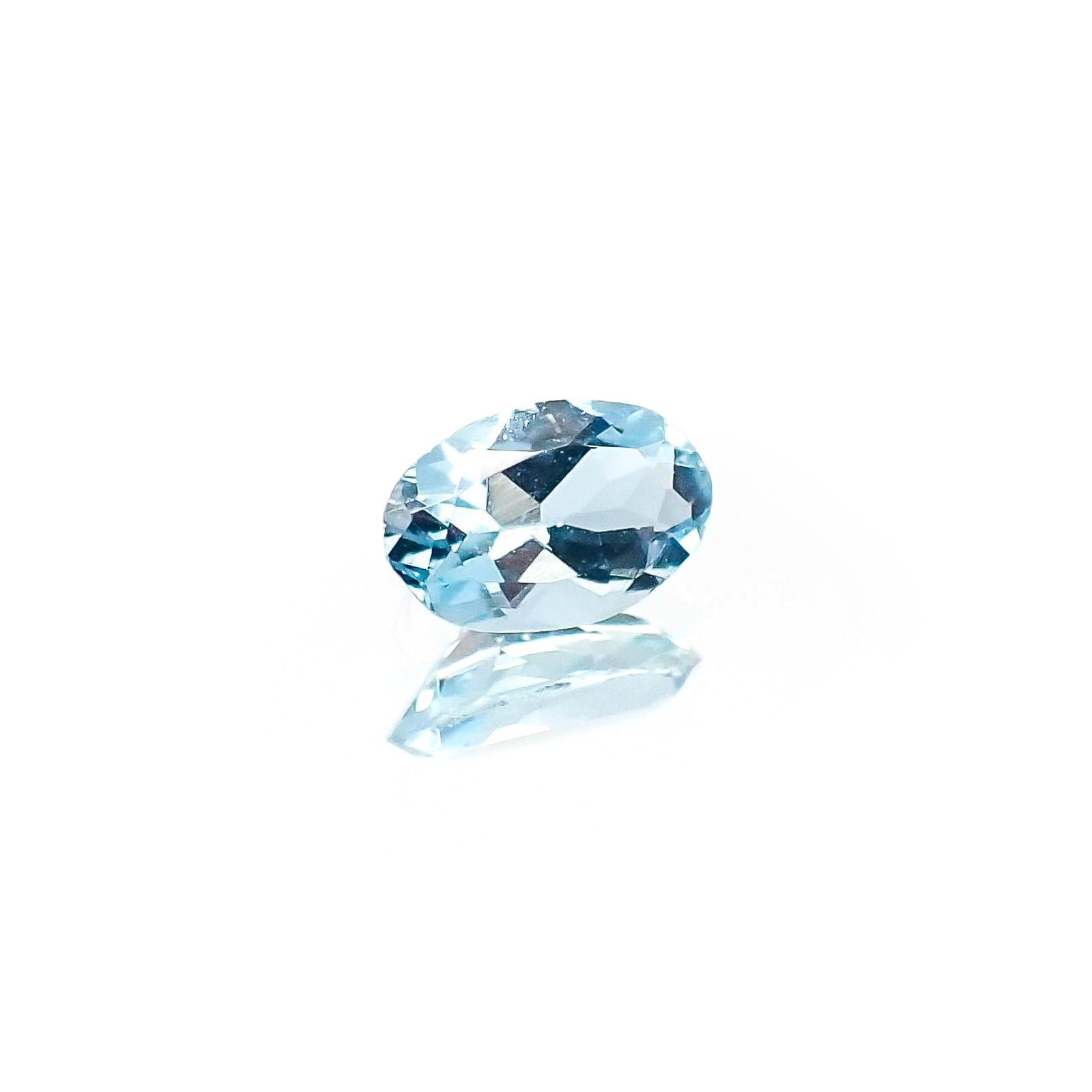 アクアマリン サンタマリアカラー(宝石名アクアマリン)モザンビーク産 識別済 0.30ct / 5.9x3.8mm前後 [260617252]
