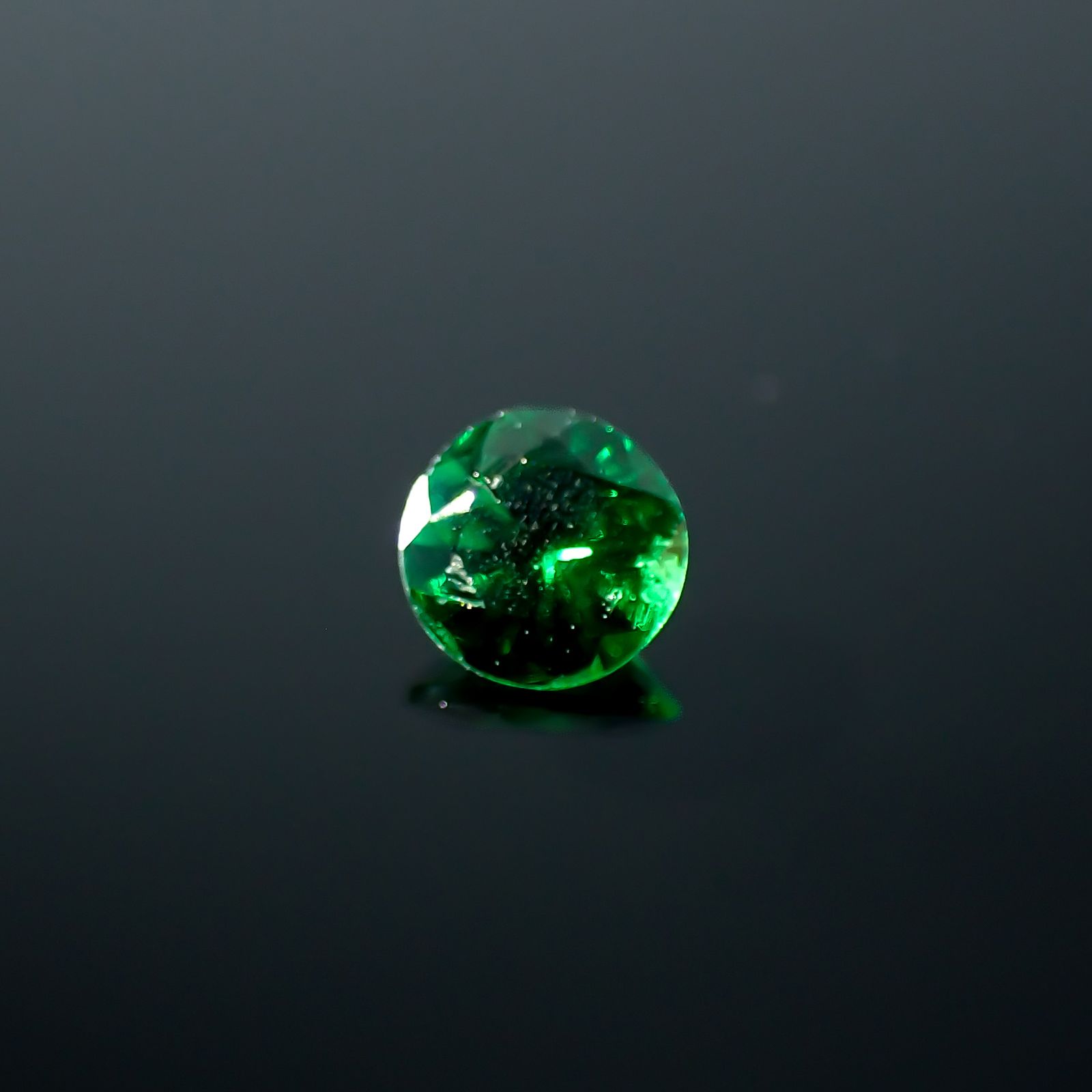 ツァボライト(宝石名グリーン グロッシュラー・ガーネット)タンザニア産 0.10ct 識別済[240226075]3x3mm前後