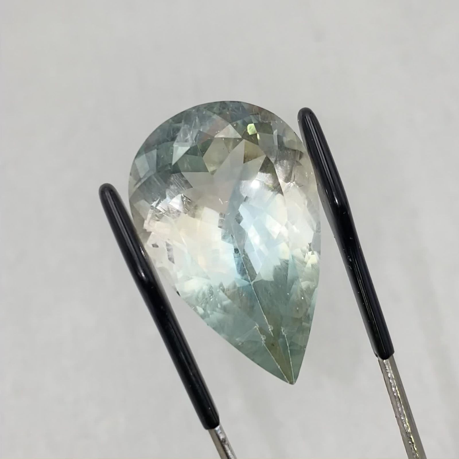 ニードルイントパーズと淡水パール マダガスカル産ニードルイントパーズ1石ルース（平均2.1ct