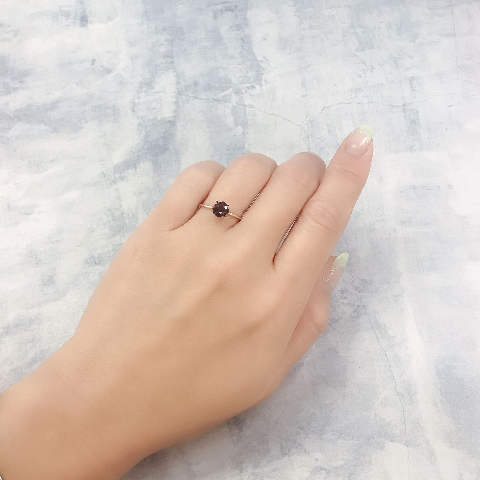 レッドスピネル(宝石名スピネル)ビルマ/マダガスカル産 0.89ct 識別済[220817539]5.7x5.2mm前後