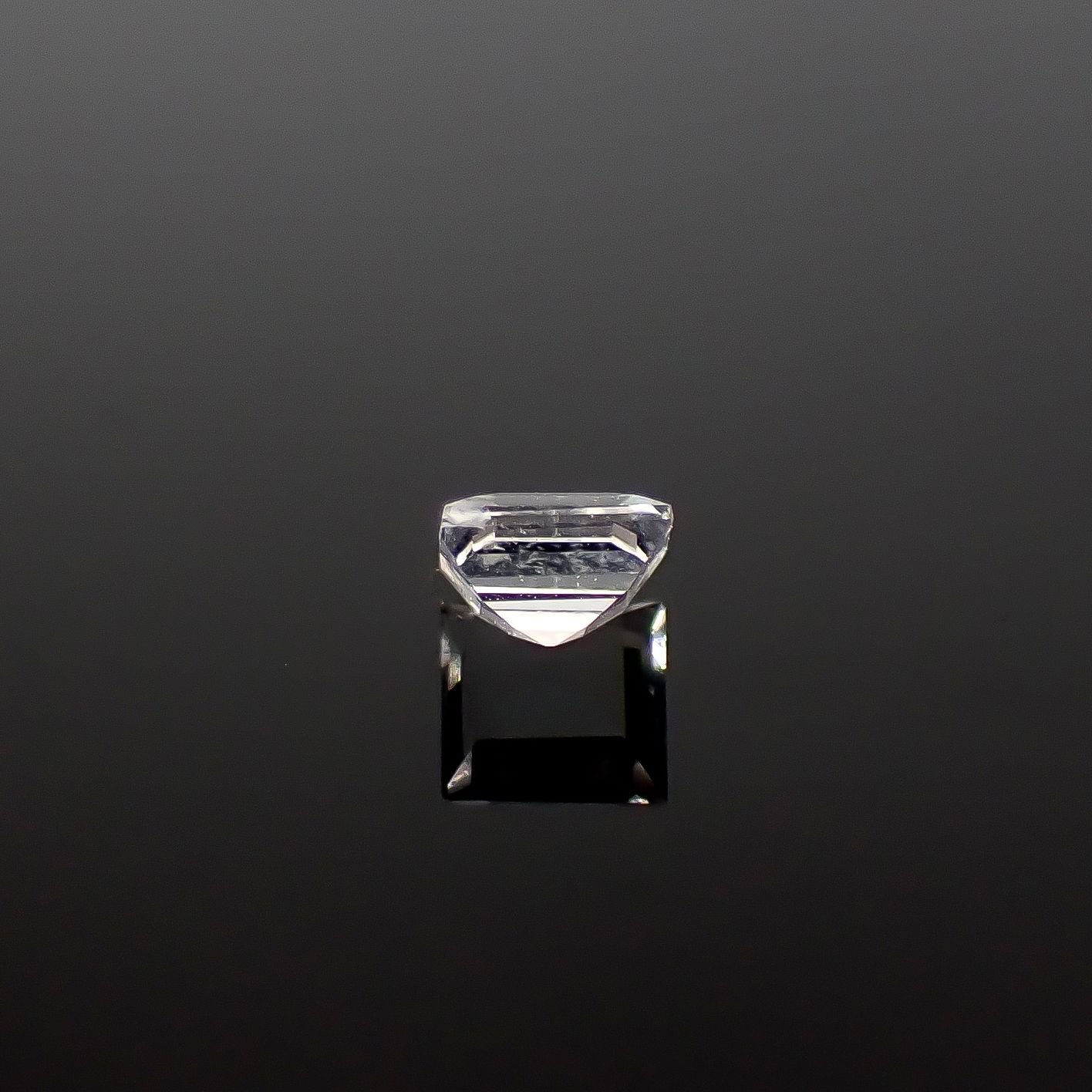 テネブレッセンススキャポライト アフガニスタン産 0.15ct / 3.2x3.2mm前後 [260432040]