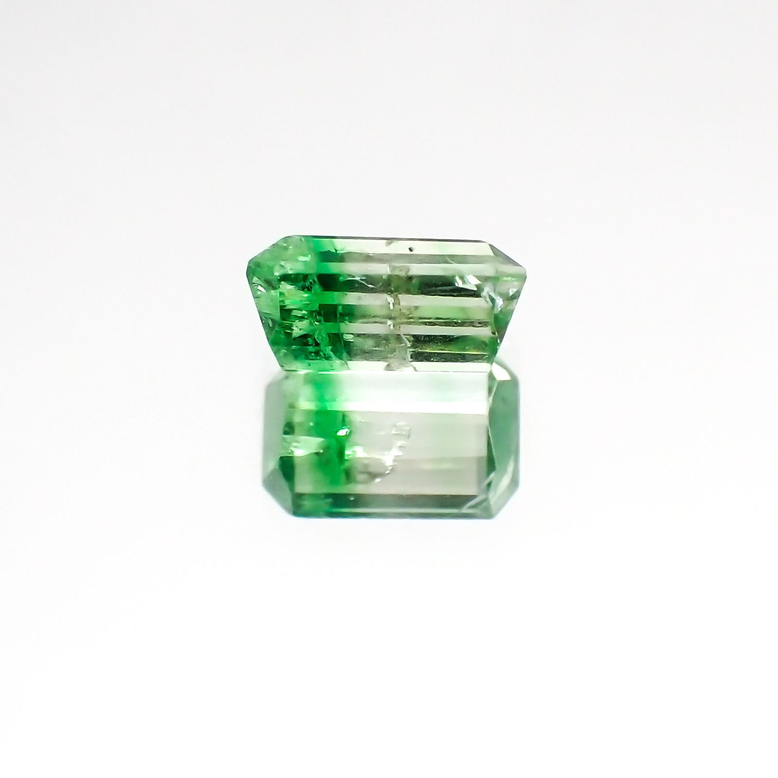 バイカラーツァボライト(宝石名グリーン グロッシュラー・ガーネット)タンザニア産 1.00ct 識別済[231124259]6.6x4.3mm前後