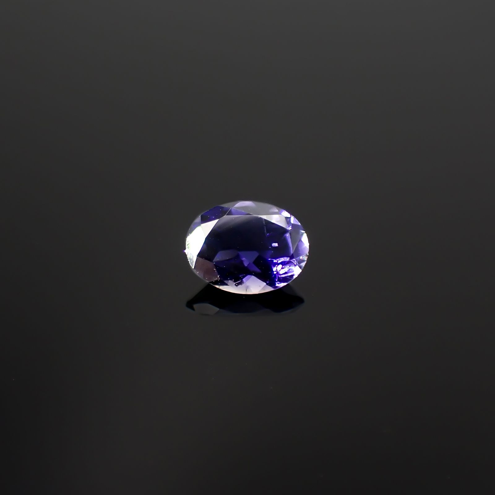 アイオライト タンザニア産 0.98ct / 8x6.1mm前後 [260231749]
