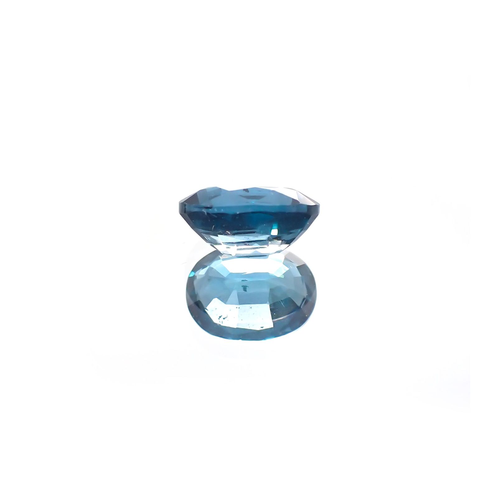 オーシャンブルーカイヤナイト(宝石名カイヤナイト) インド・オリッサ州産 2.40ct 識別済[210912369]9.1×6.7mm前後
