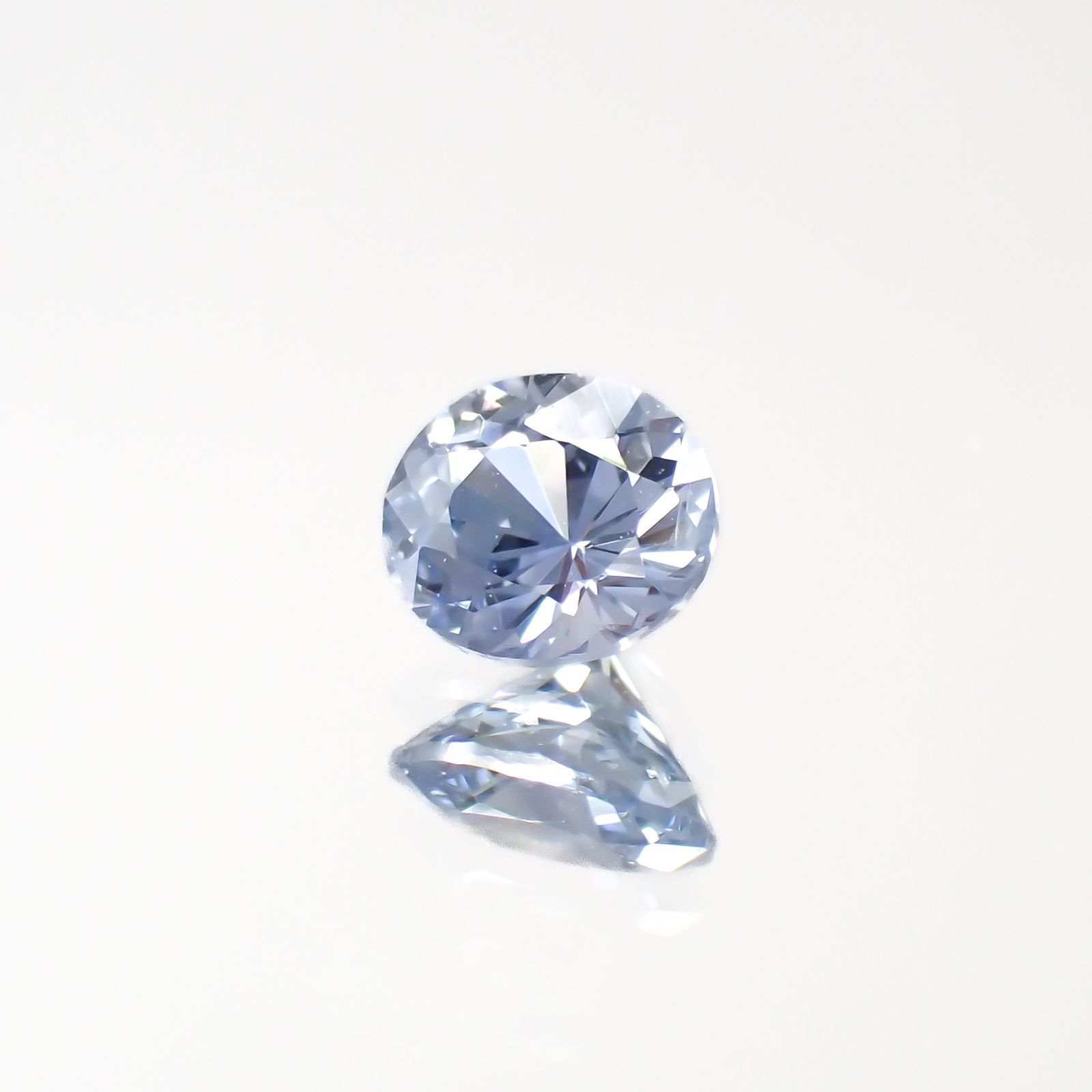 アイスブルーサファイア(宝石名サファイア)スリランカ/マダガスカル産 0.28ct 識別済[220918073]4x3.6mm前後