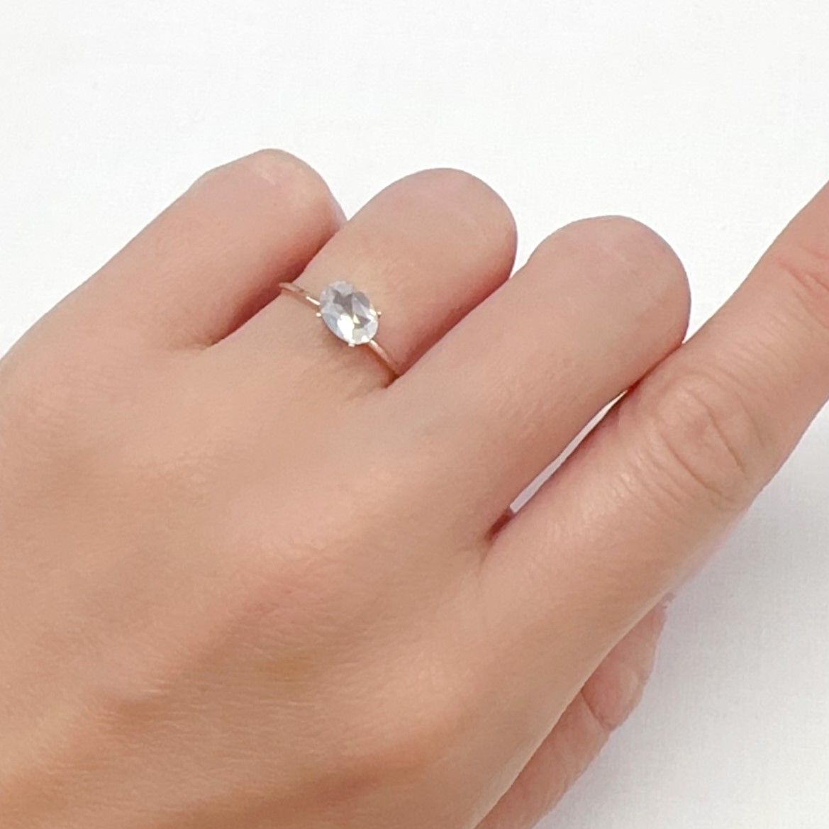 ムーンストーン(宝石名オーソクレース)インド/スリランカ産 0.65ct 識別済[240527731]7.1x5mm前後