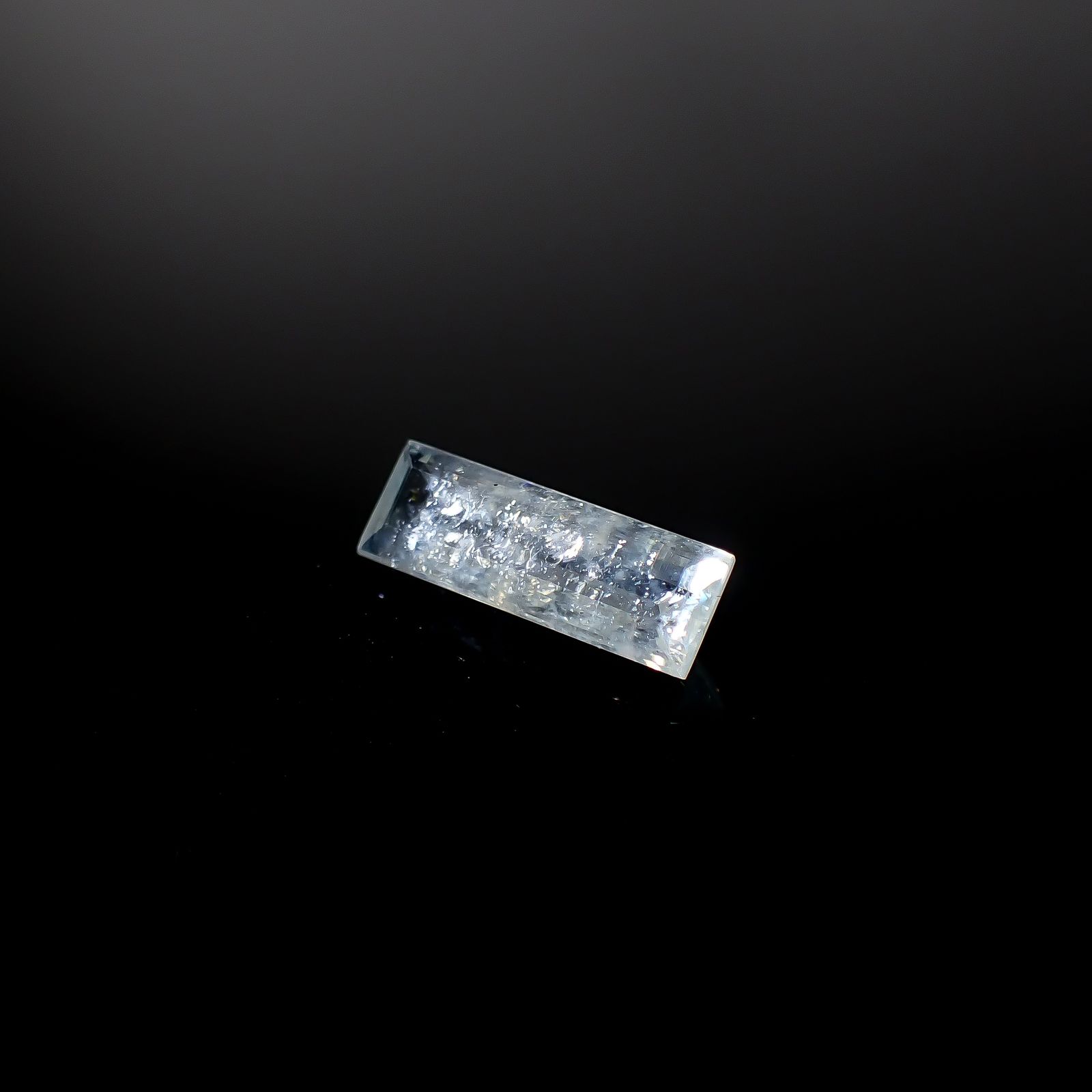 イリデッセンスアクアマリン ブラジル産 2.73ct [250730702]15.8x5.3mm前後