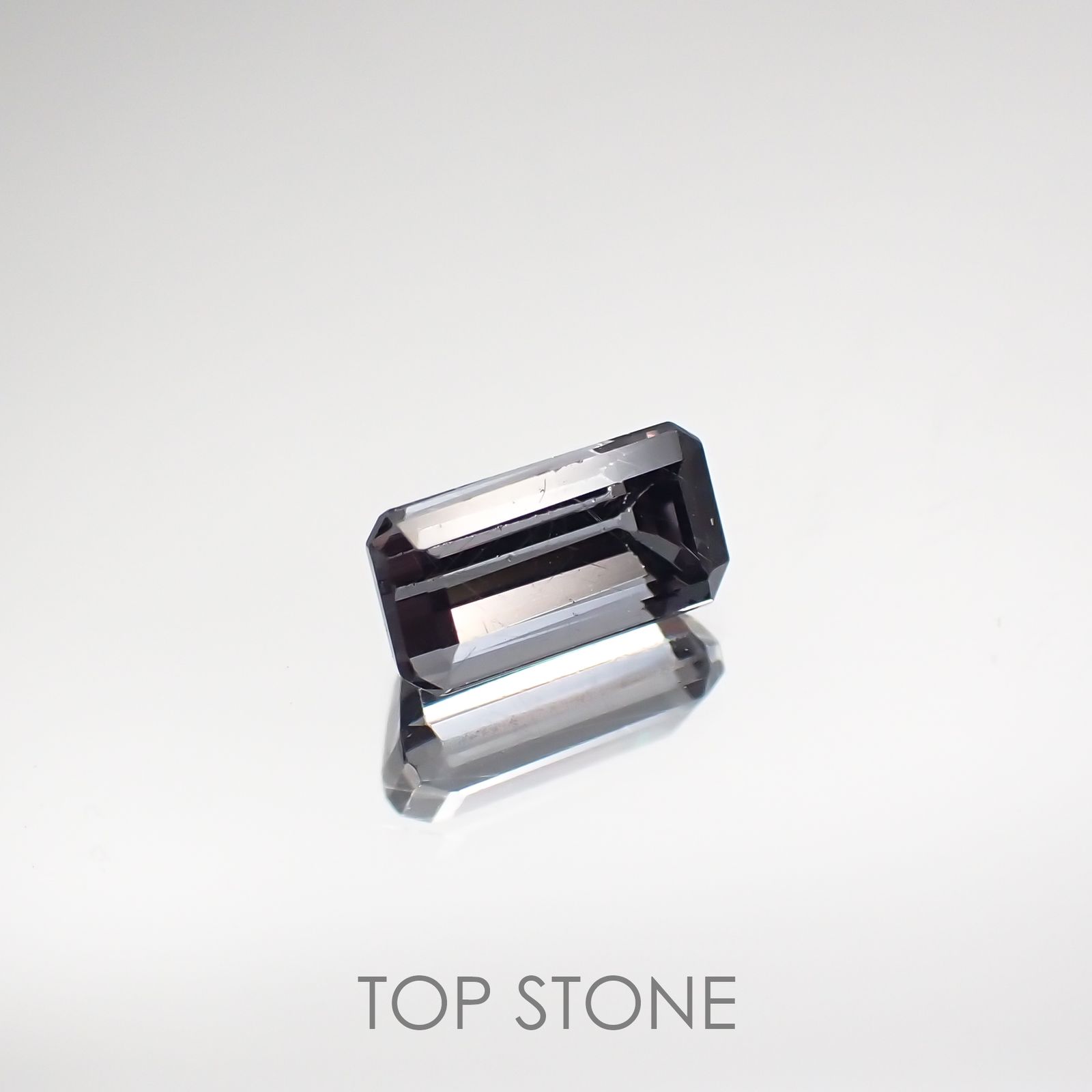カラーチェンジガーネット(アレキタイプ) マダガスカル・ベキリー産 ルース 0.66ct[210711811]6.1×3.1mm前後