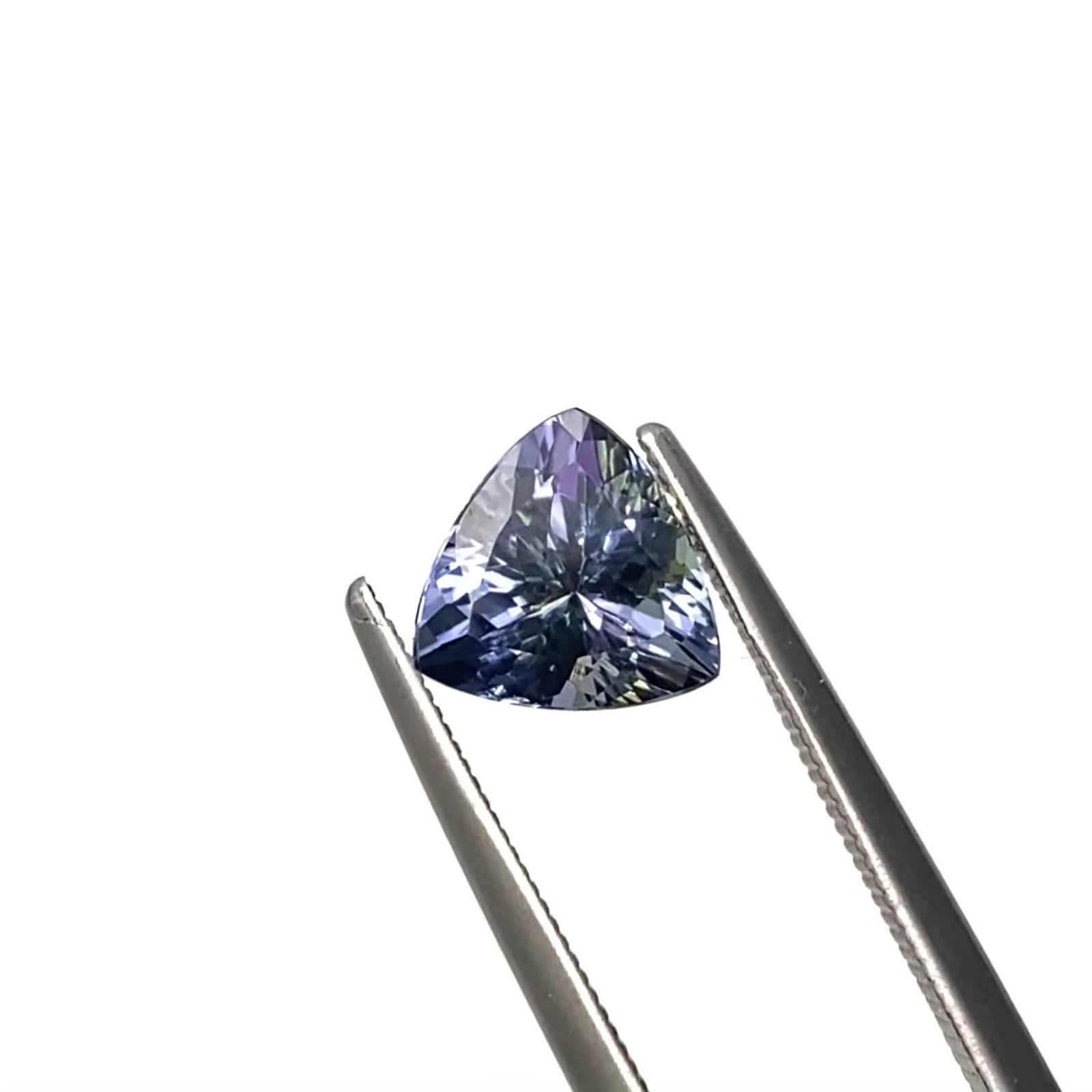 バイカラータンザナイト(宝石名タンザナイト)タンザニア 識別済 1.92ct