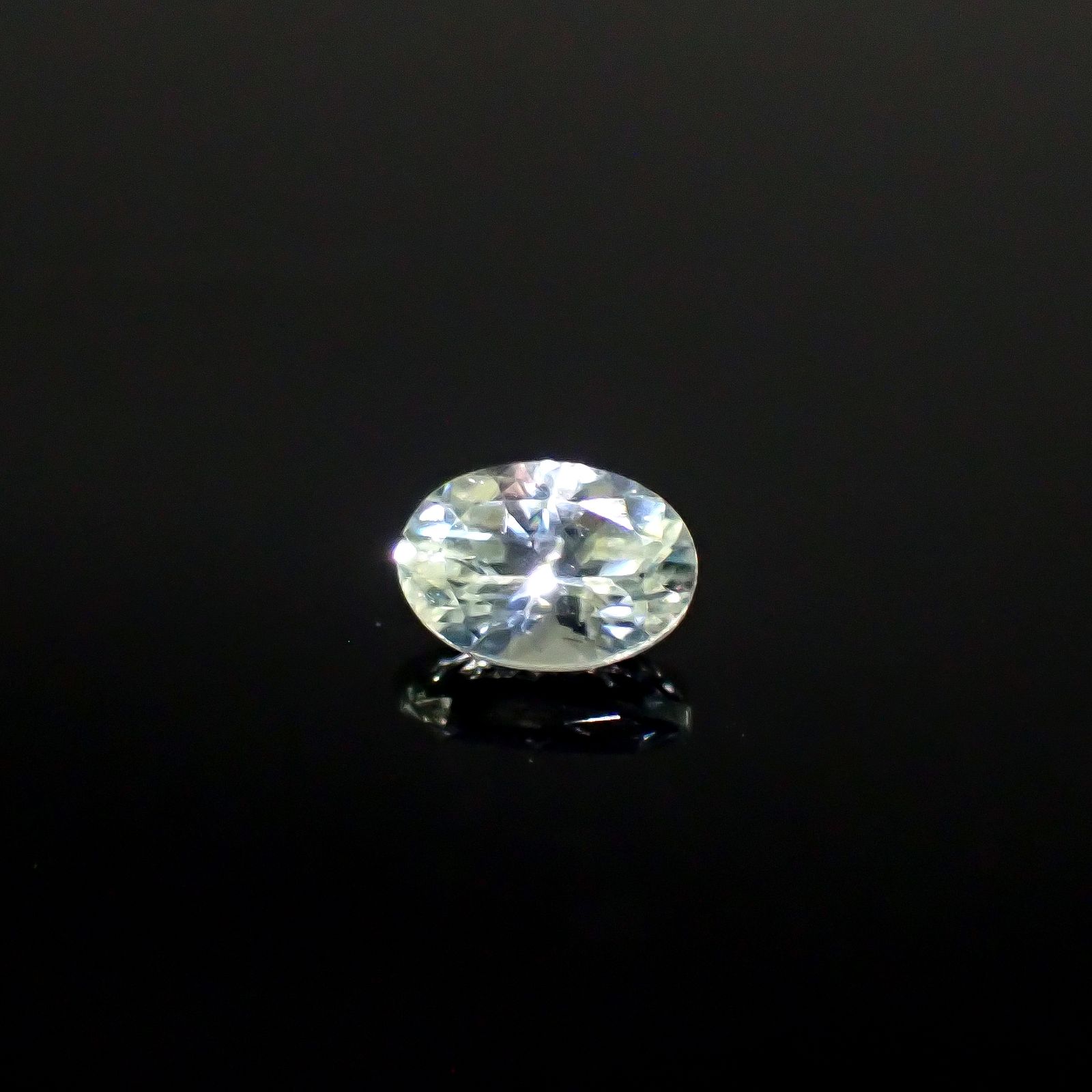 クリソベリルキャッツアイ スリランカ産 0.52ct [250329924]5.8x4.1mm前後