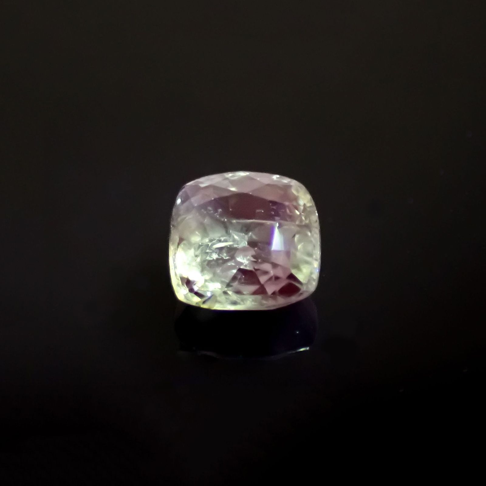 グレースピネル(宝石名スピネル)ビルマ/マダガスカル産 0.75ct 識別済[220817561]5.5x5.2mm前後
