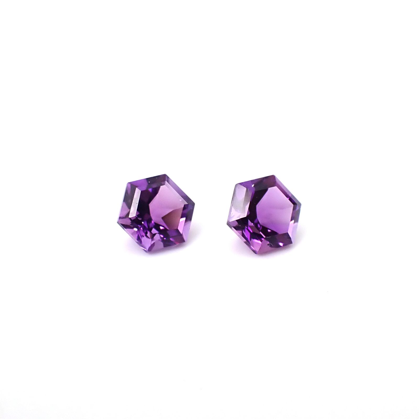 ◇ヘキサゴンカット・ペアセット◇アメジスト(宝石名アメシスト)ブラジル産 識別済 1.14ct(2pcs合計) / 5.1x5.1mm前後 [260131644]