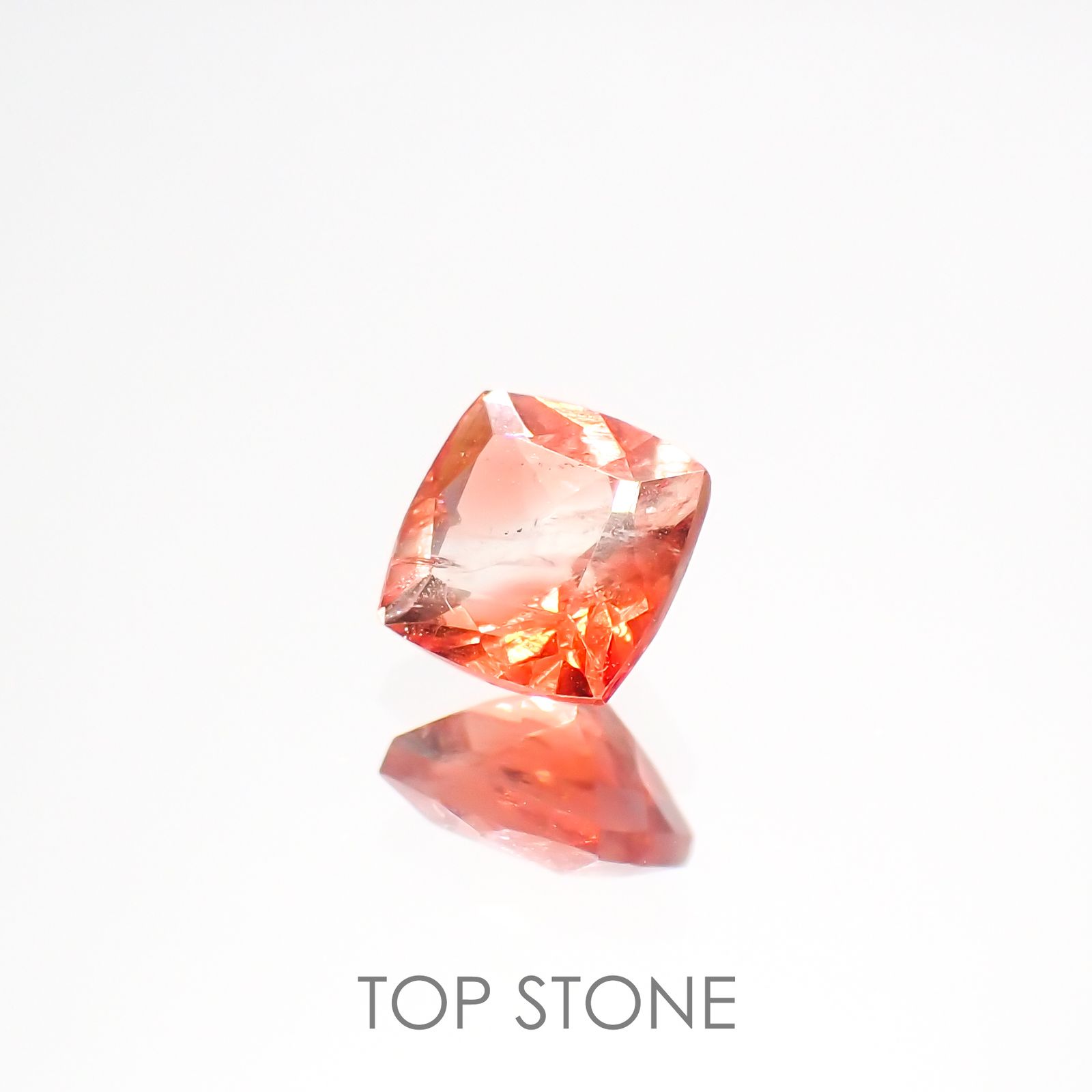 バイカラーアンデシン(宝石名アンデシン)チベット産 0.58ct 識別済[220115268]5.1x5.1mm前後
