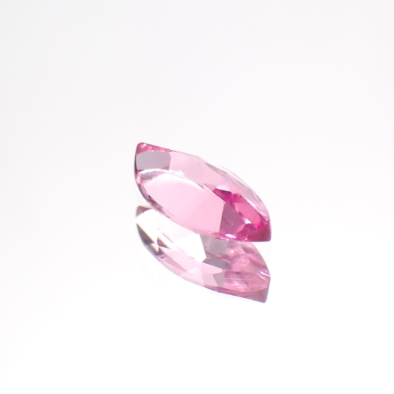 ホットピンクスピネル(宝石名ピンク・スピネル)タンザニア産 0.41ct 識別済[230823039]7x3.4mm前後