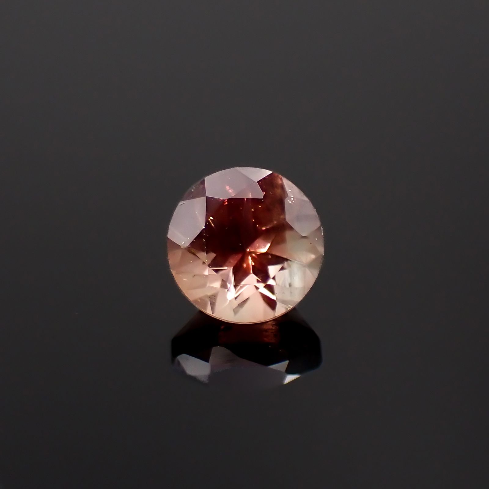 バイカラーオレゴンサンストーン(宝石名バイカラー・ラブラドライト)アメリカ・オレゴン州産 0.56ct 識別済[230722719]5.1x5.1mm前後
