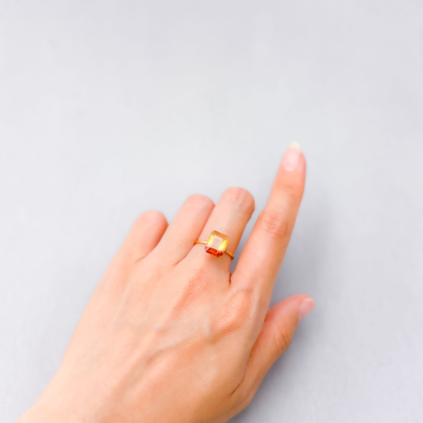 バイカラーフローライト ブラジル産 3.58ct [250430246]9.9x7.9mm前後