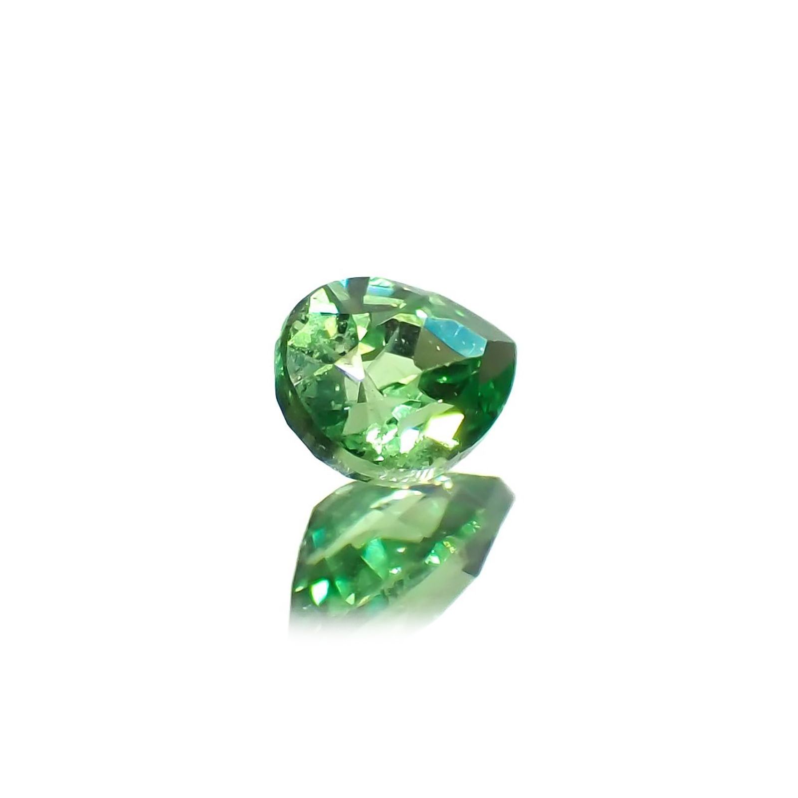 ミントガーネット(宝石名グリーン グロッシュラー・ガーネット)タンザニア産 識別済 0.24ct / 4.5x3.2mm前後 [260219976]