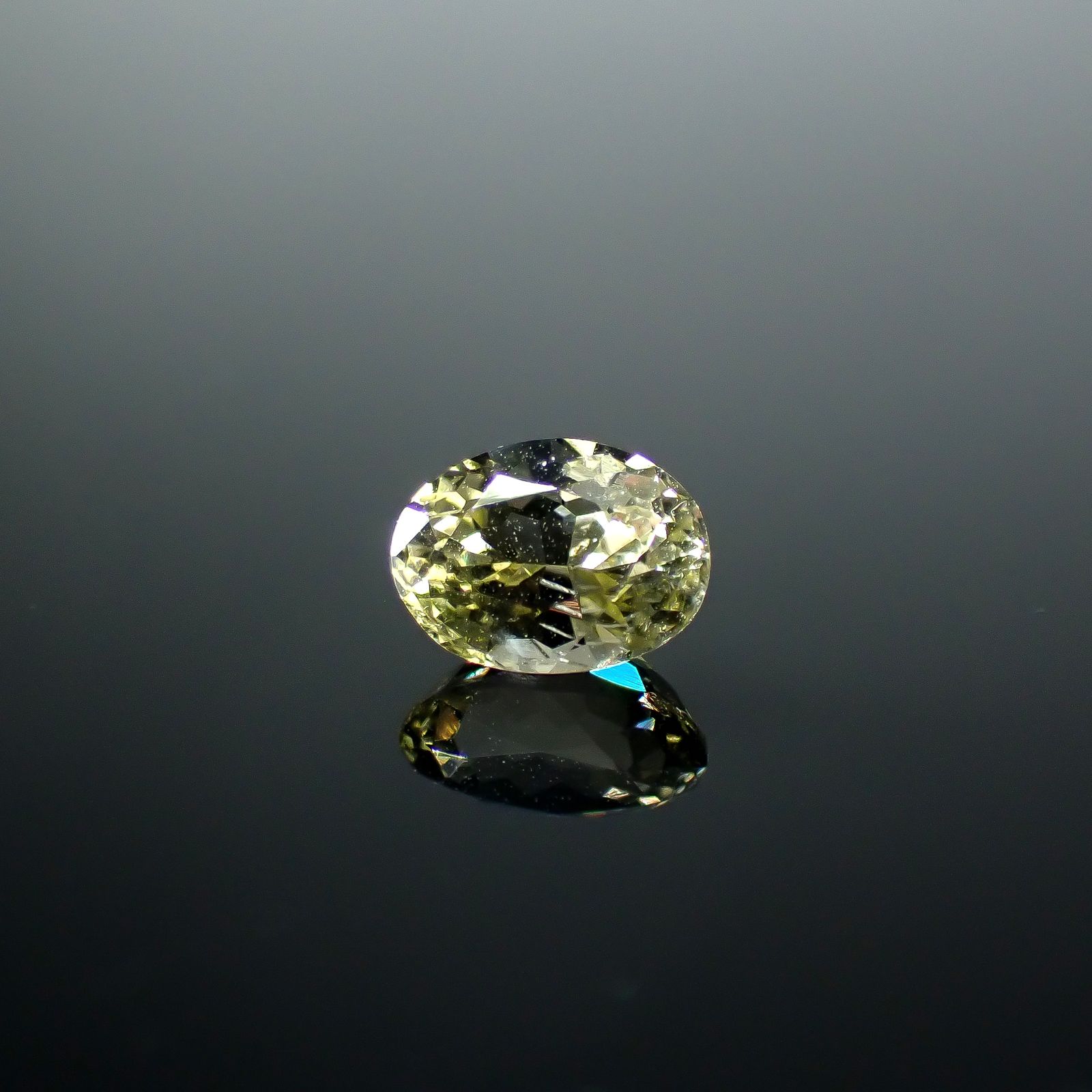 コーネルピン スリランカ産 1.15ct / 7.2x5.3mm前後 [251031233]