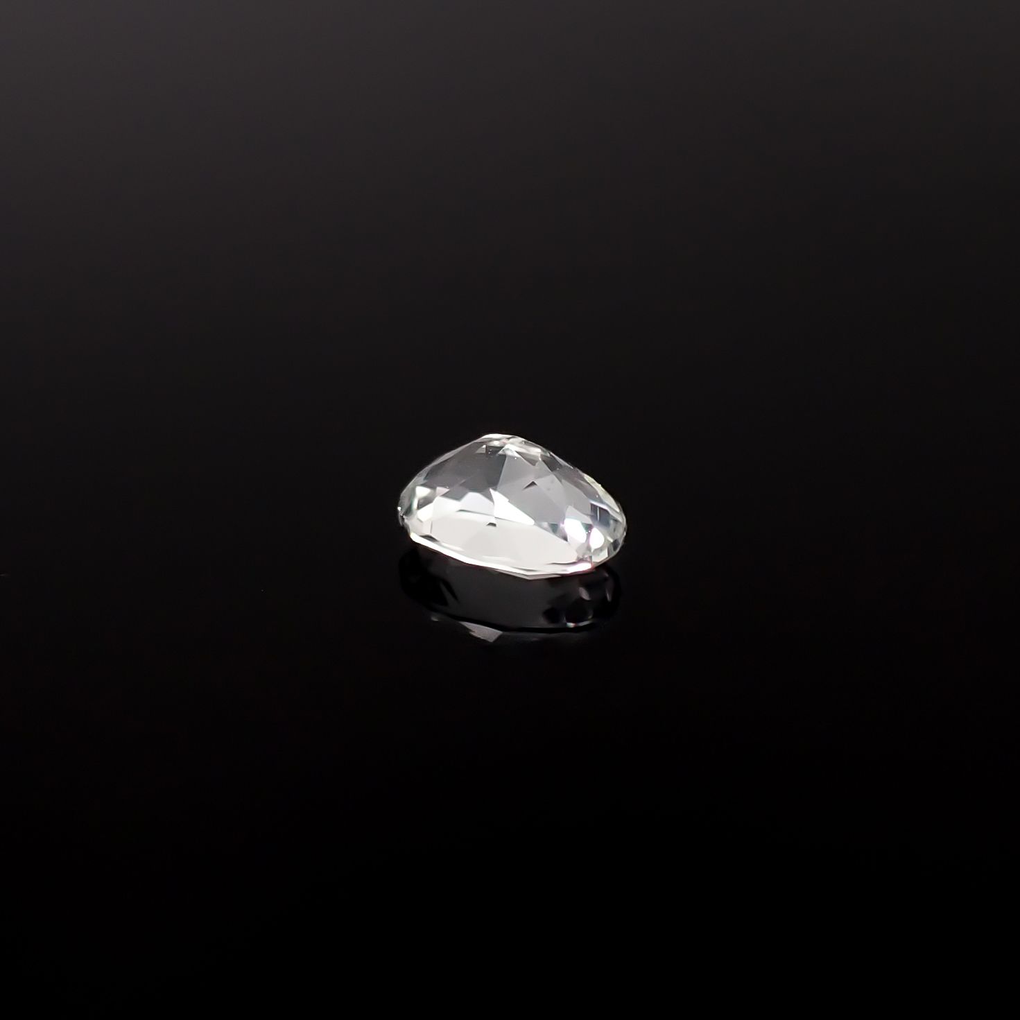 アクロアイト ナイジェリア産 0.35ct / 5.1x3.8mm前後 [251231359]