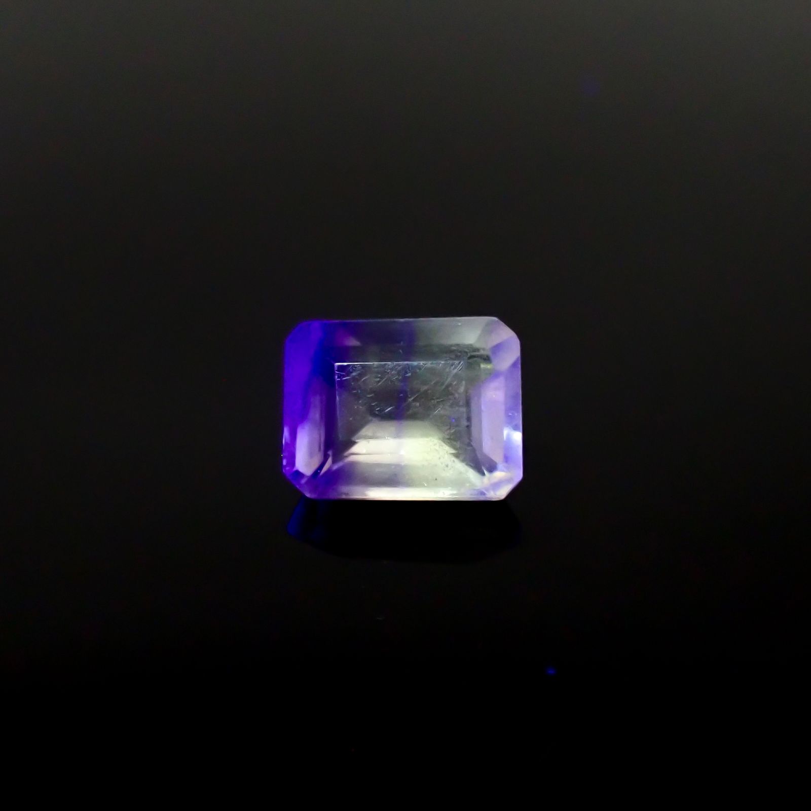 パーティカラーフローライト フルオレッセンス ブラジル産 2.80ct[240928916]9x7mm前後
