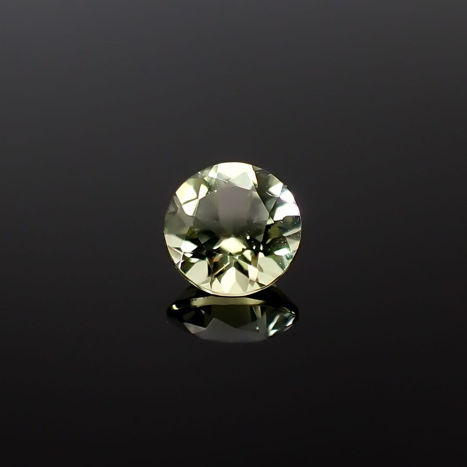 モンテブラサイト(宝石名モンテブラサイト)マダガスカル産 識別済 0.46ct / 5x5mm前後 [241229656]