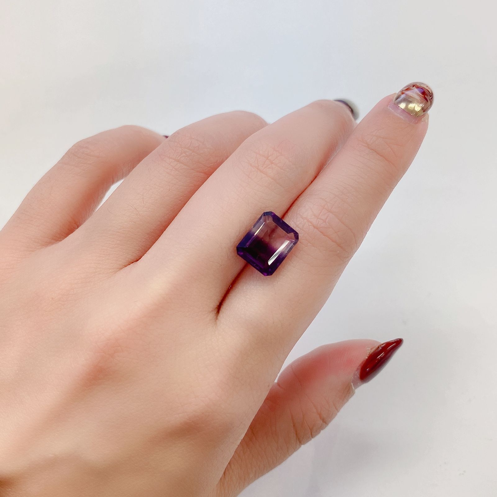 パーティカラーフローライト フルオレッセンス(宝石名パーティカラード・フルオライト)ブラジル産 5.26ct 識別済[231024009]10.9x9mm前後