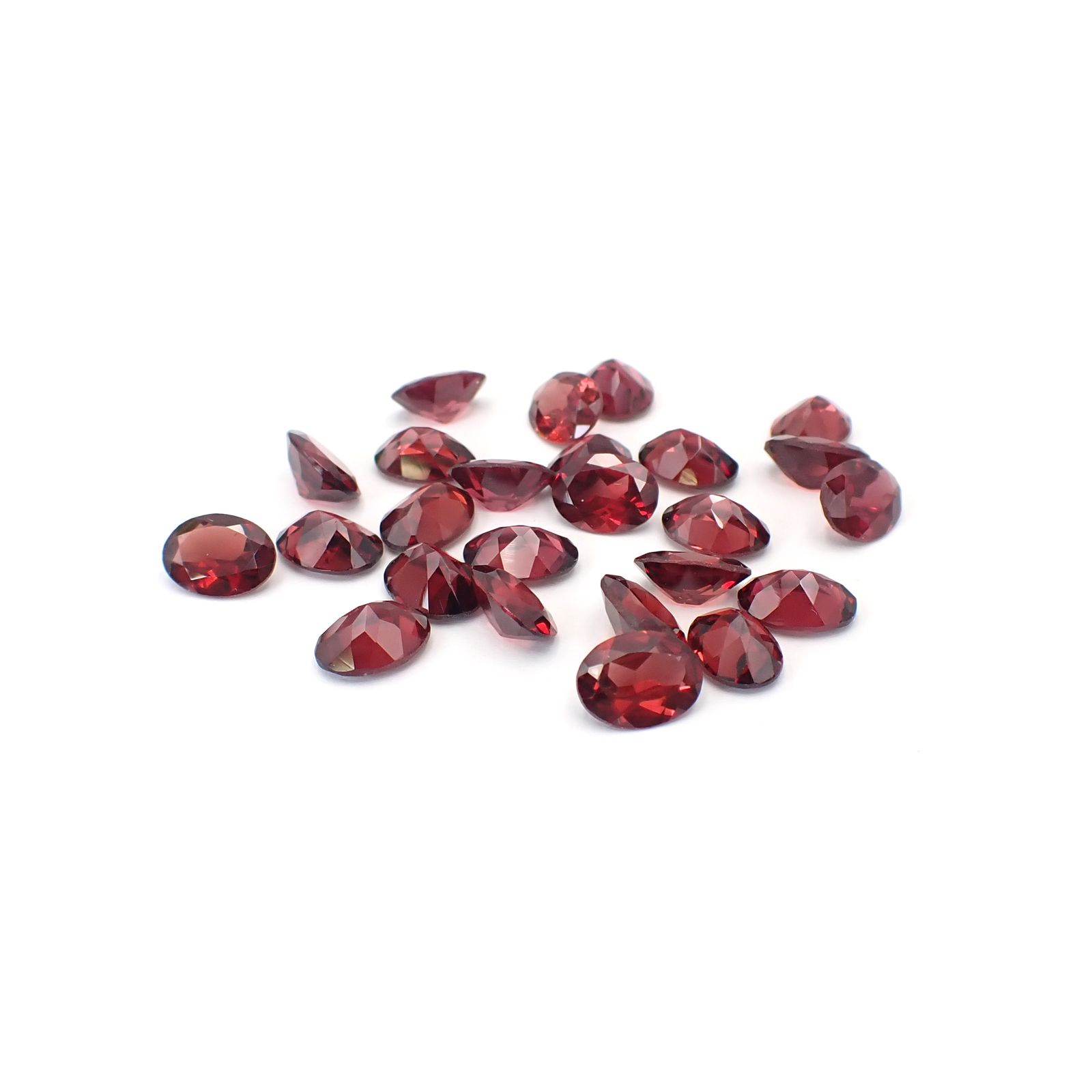◇ランダムセレクト◇パイロープアルマンディンガーネット モザンビーク産 約1.30ct / 8x6mm前後 [260532213]