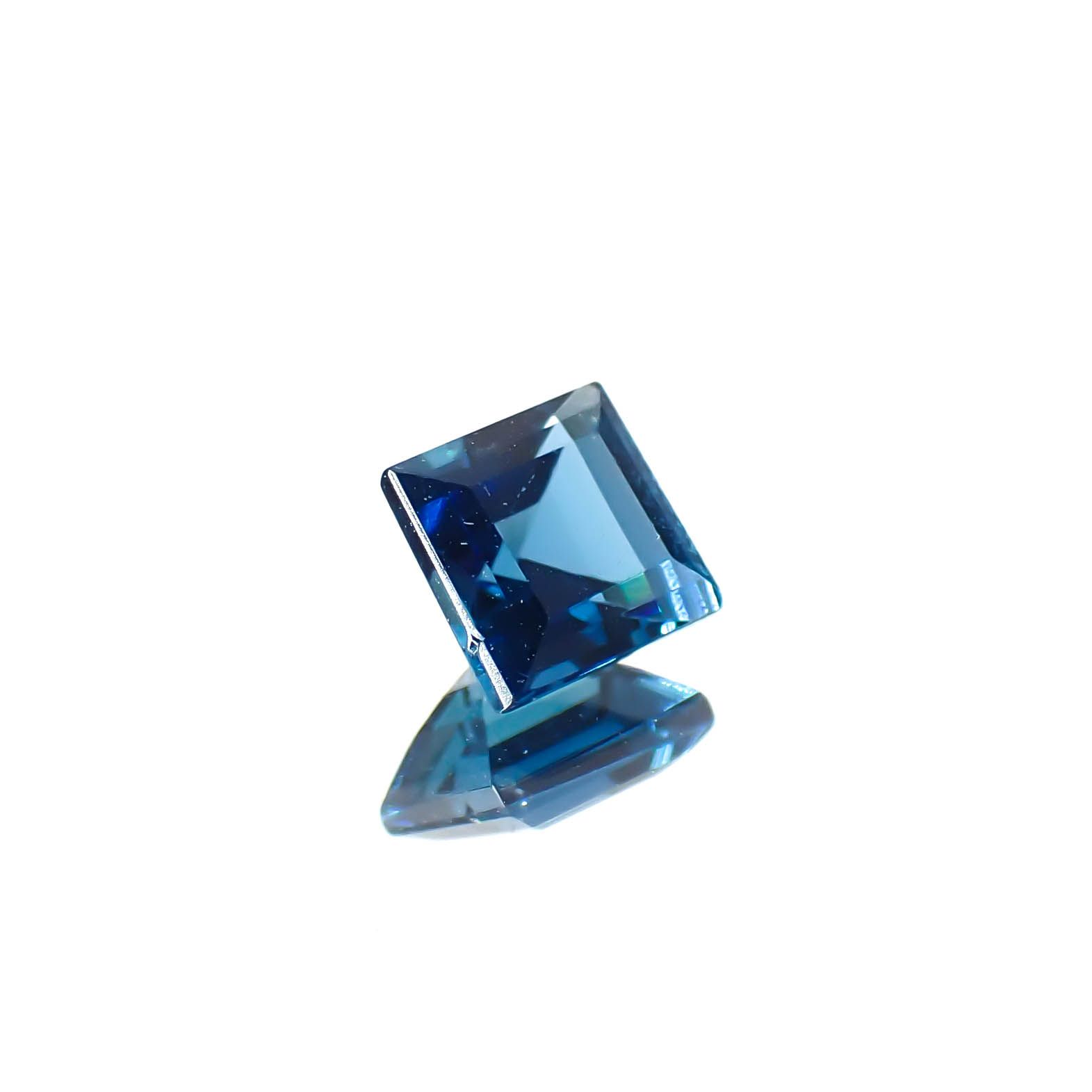 インディゴライト ブラジル産 0.48ct / 4.4x4.3mm前後 [250931096]