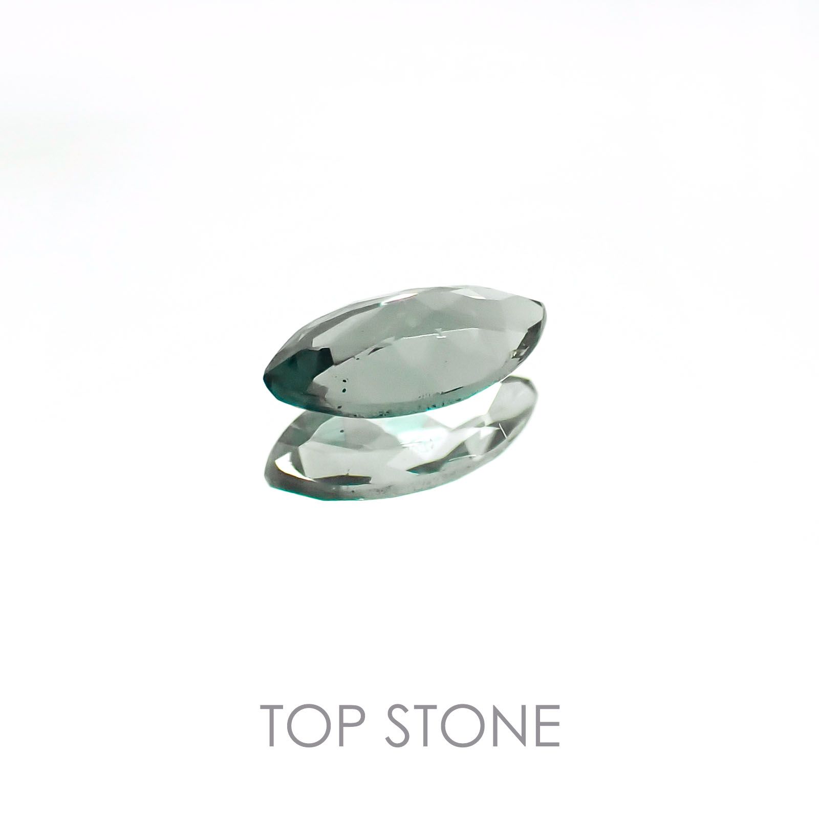 カラーチェンジガーネット(アレキタイプ)(宝石名ガーネット/カラーチェンジタイプ) マダガスカル・ベキリー産 0.18ct 識別済[20106600]5.1×2.6mm前後