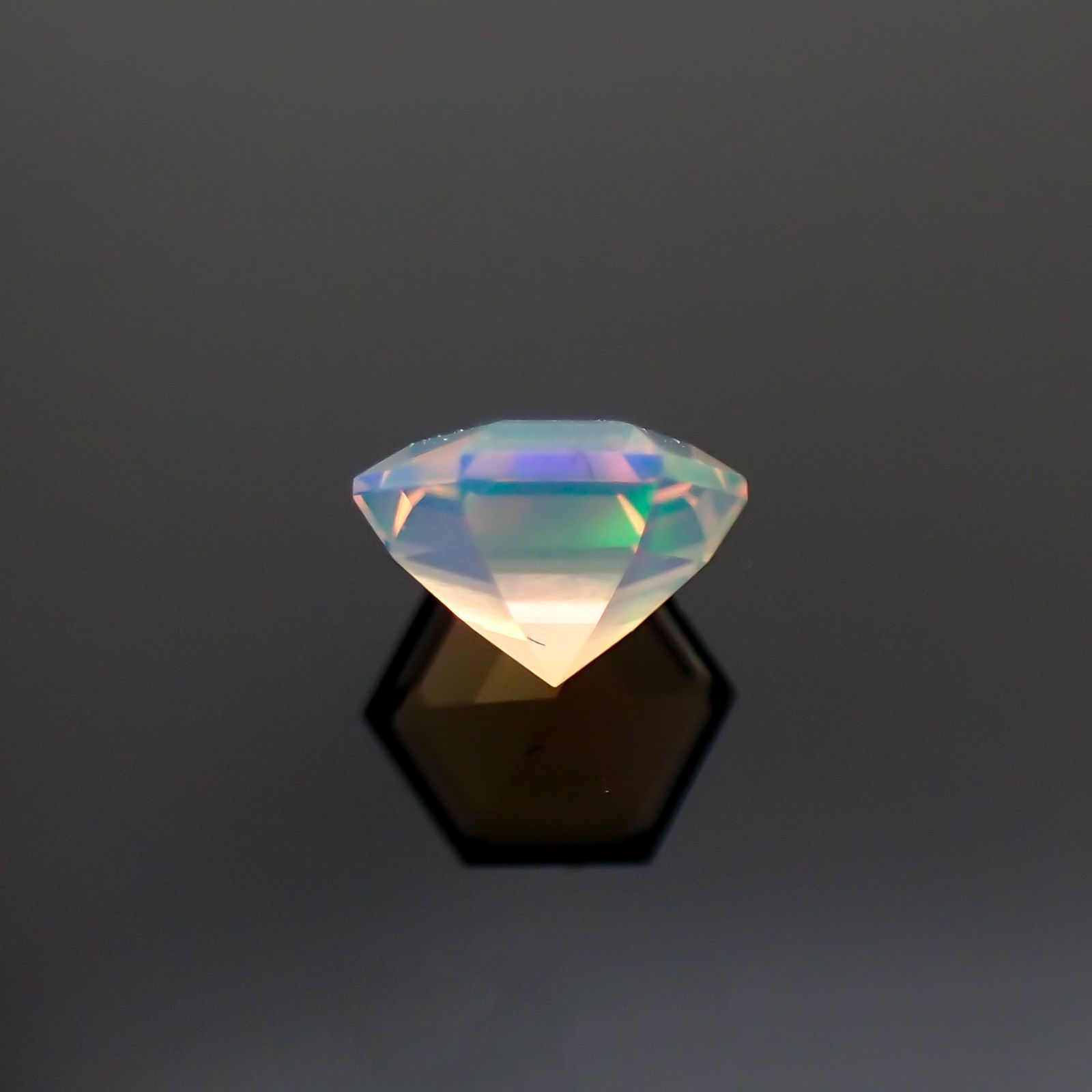 ◇ヘキサゴンカット◇エチオピアオパール エチオピア産 0.20ct[221018439]4.1x4mm前後