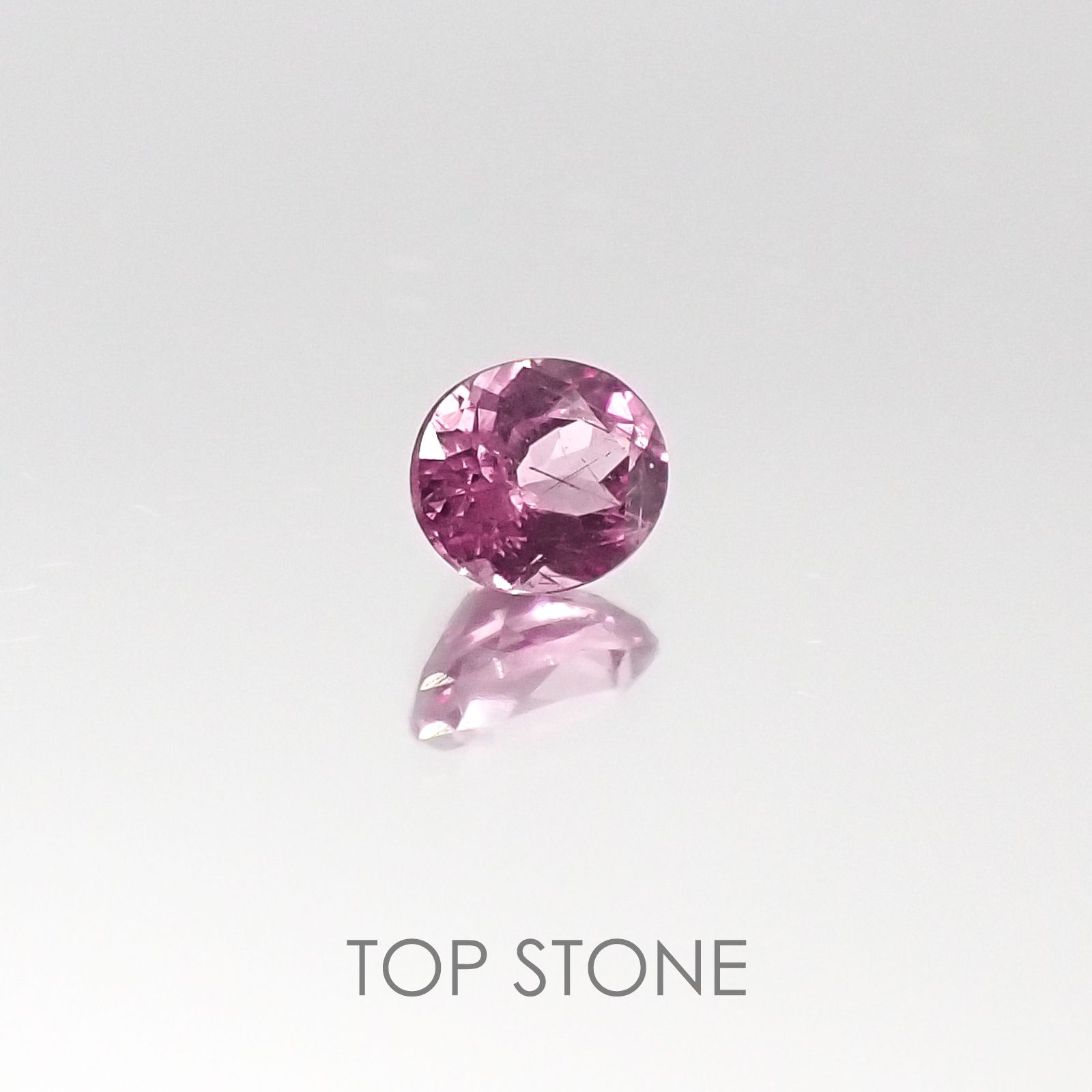カラーチェンジマラヤガーネット (パイロープ/スペサタイト) タンザニア産 ルース 0.39ct[20095132]4.6×3.7mm前後