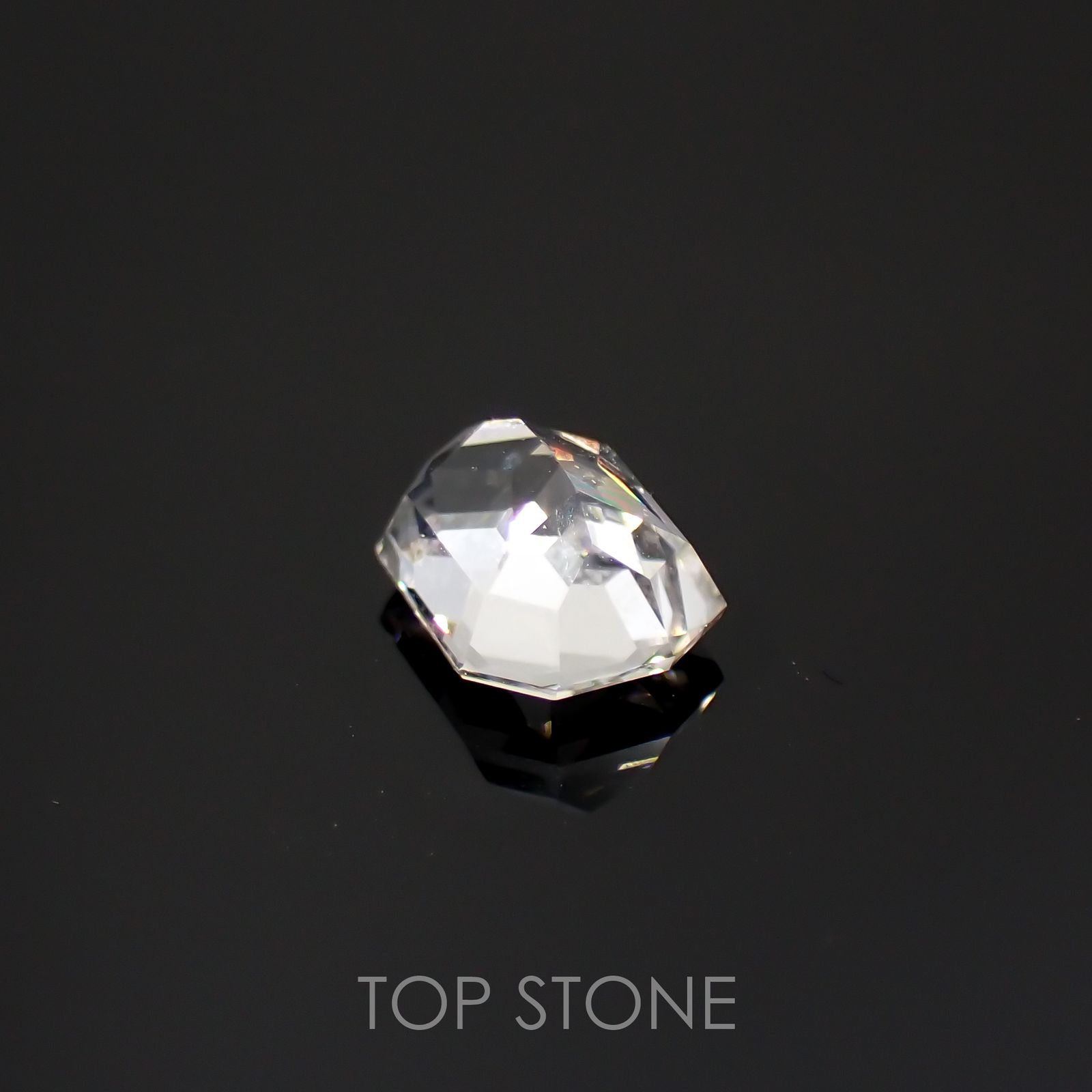 カラーレスエンスタタイト(宝石名ホワイト・エンスタタイト)スリランカ産 0.91ct 識別済[220115571]6x4.9mm前後