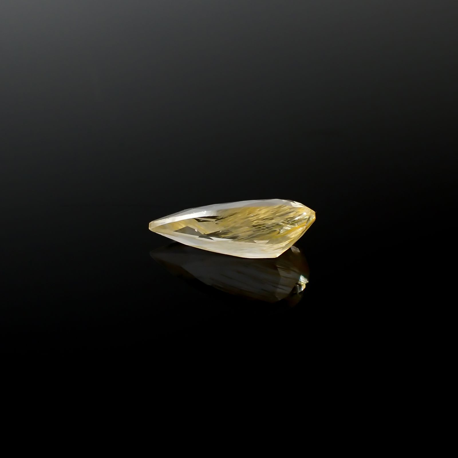 ニードルイントパーズ(チューブイントパーズ) ブラジル・ミナスジェライス州産 9.70ct[240225886]20.5x10.8mm前後