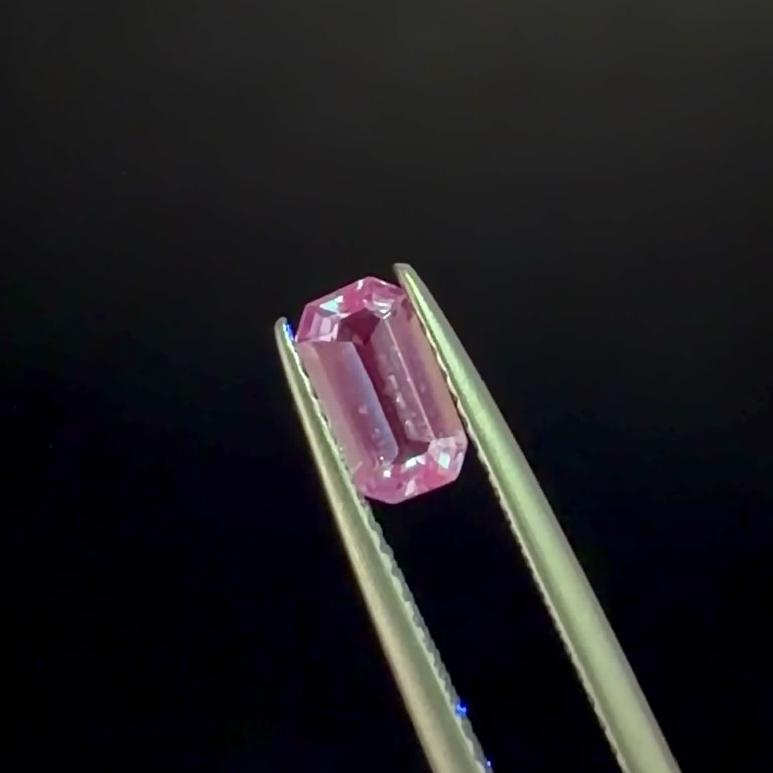 アイスブルーサファイア スリランカ/マダガスカル産 0.86ct / 7.4x4