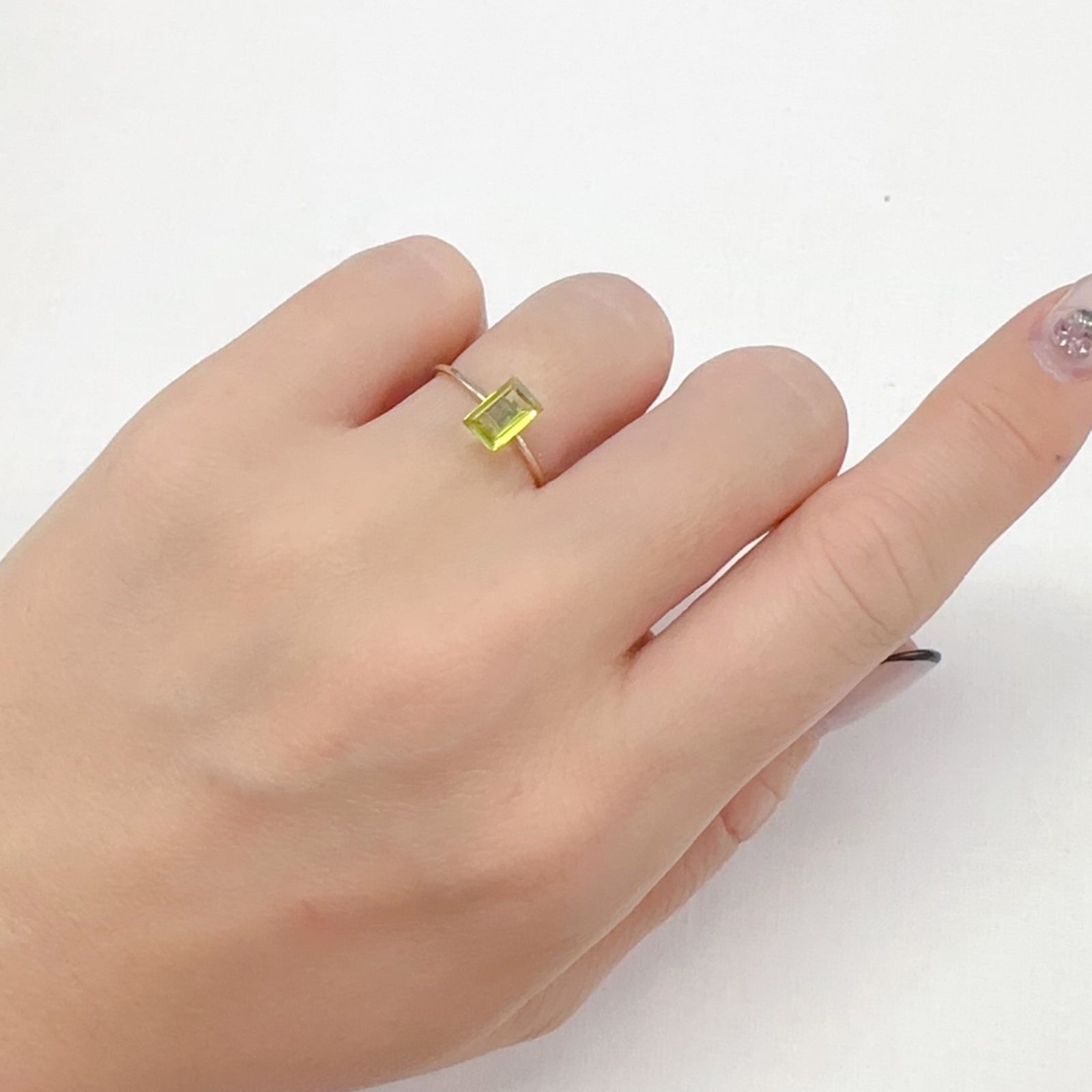 グリーンエンスタタイト(宝石名グリーン・エンスタタイト)カメルーン産 0.75ct 識別済[240125621]7.7x4.4mm前後