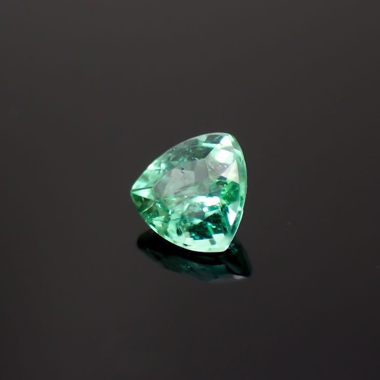 パライバトルマリン(宝石名トルマリン/別名パライバ・トルマリン)ブラジル・パライバ州バターリャ鉱山産 0.32ct 識別済[221018810]4.5x4.5mm前後