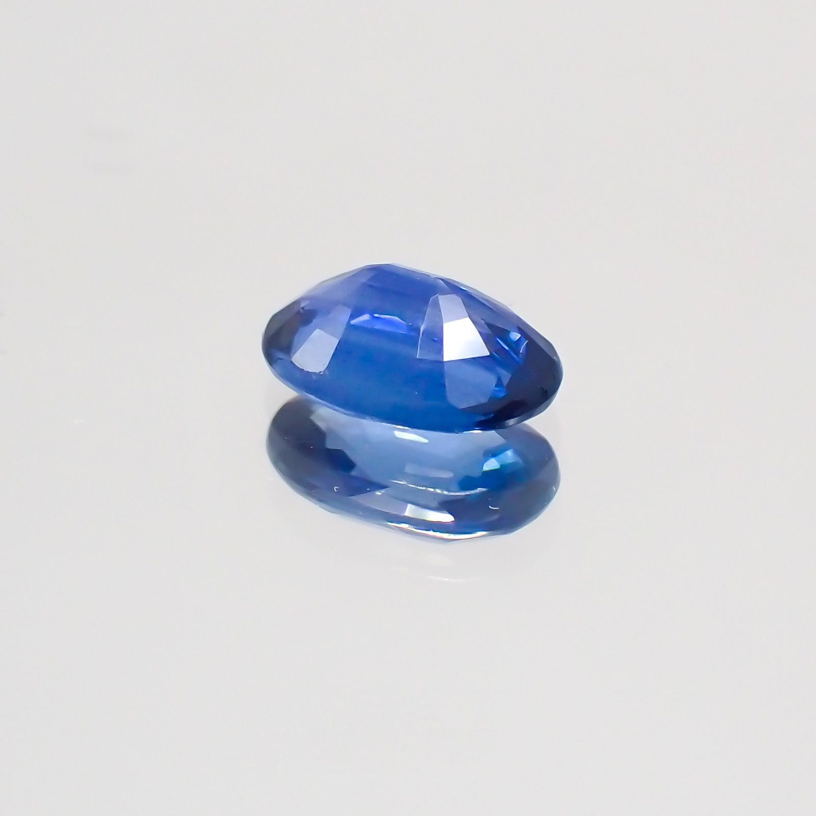サファイア(宝石名サファイア) マダガスカル/スリランカ産 0.54ct 識別済[20128719]6×4.2mm前後