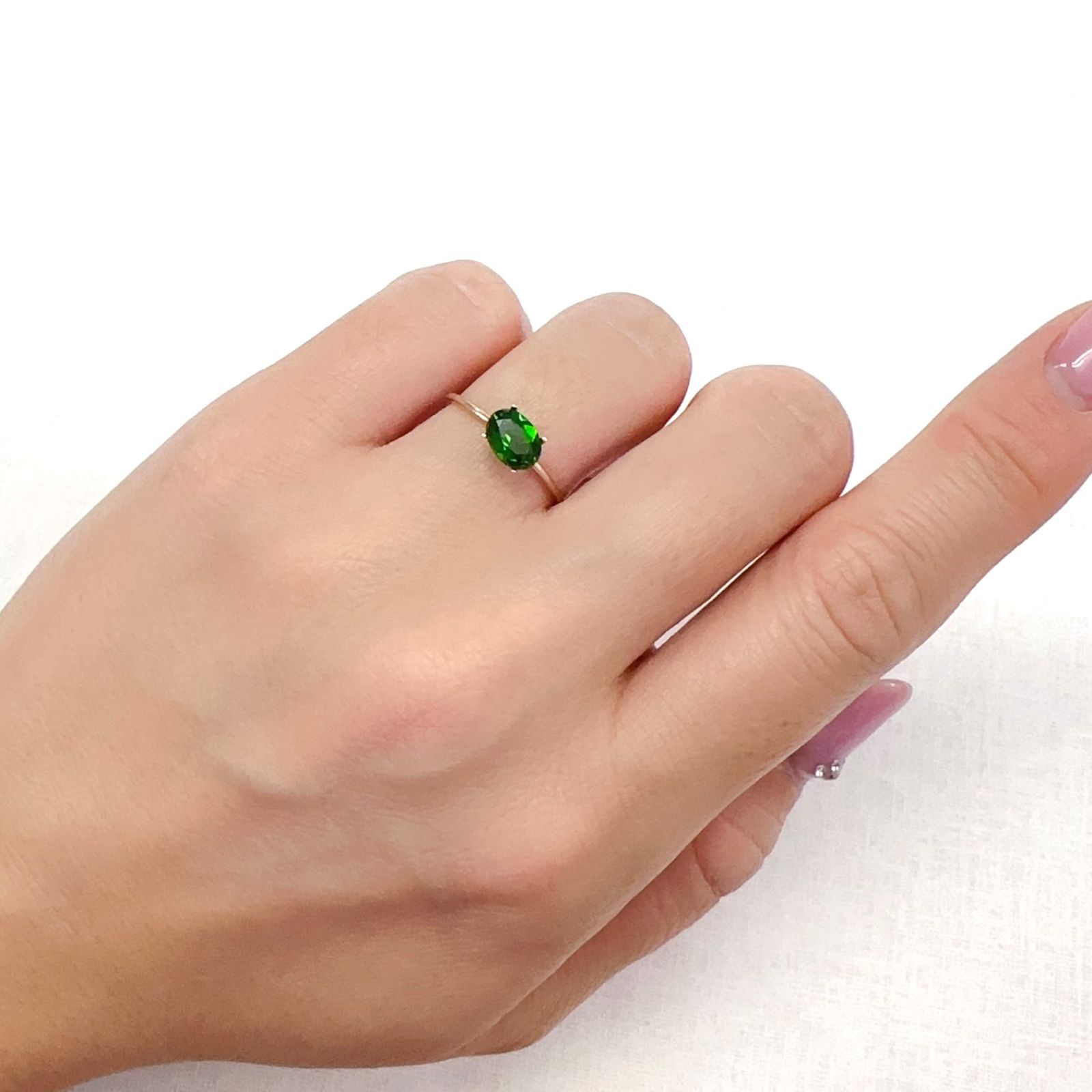 クロムダイオプサイド(宝石名クロム・ダイオプサイド)ロシア産 0.76ct 識別済[231124297]6.9x5mm前後