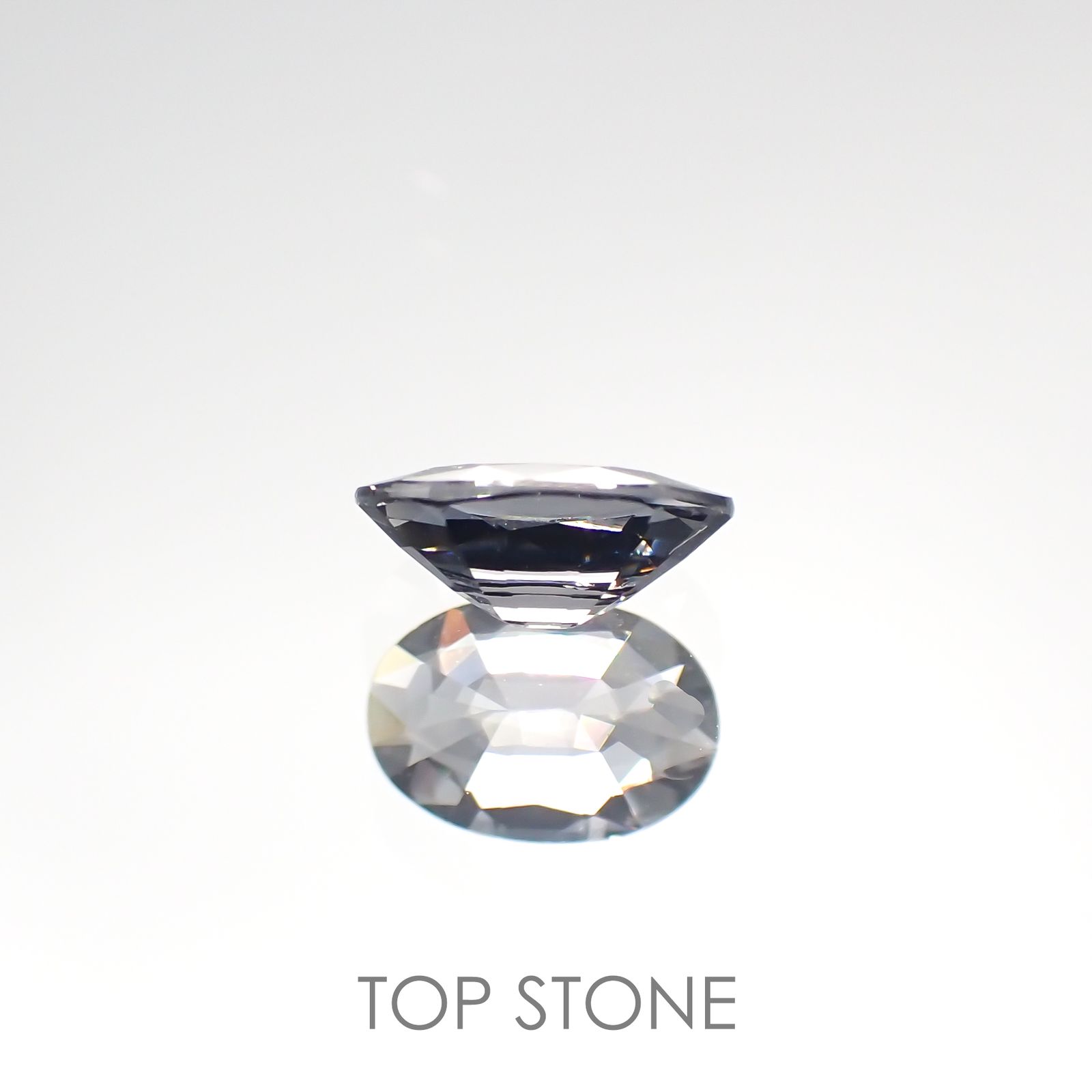 プラチナスピネル(宝石名スピネル) ビルマ産 0.580ct ソ付(彩珠)[210812844]6.3×4.3mm前後