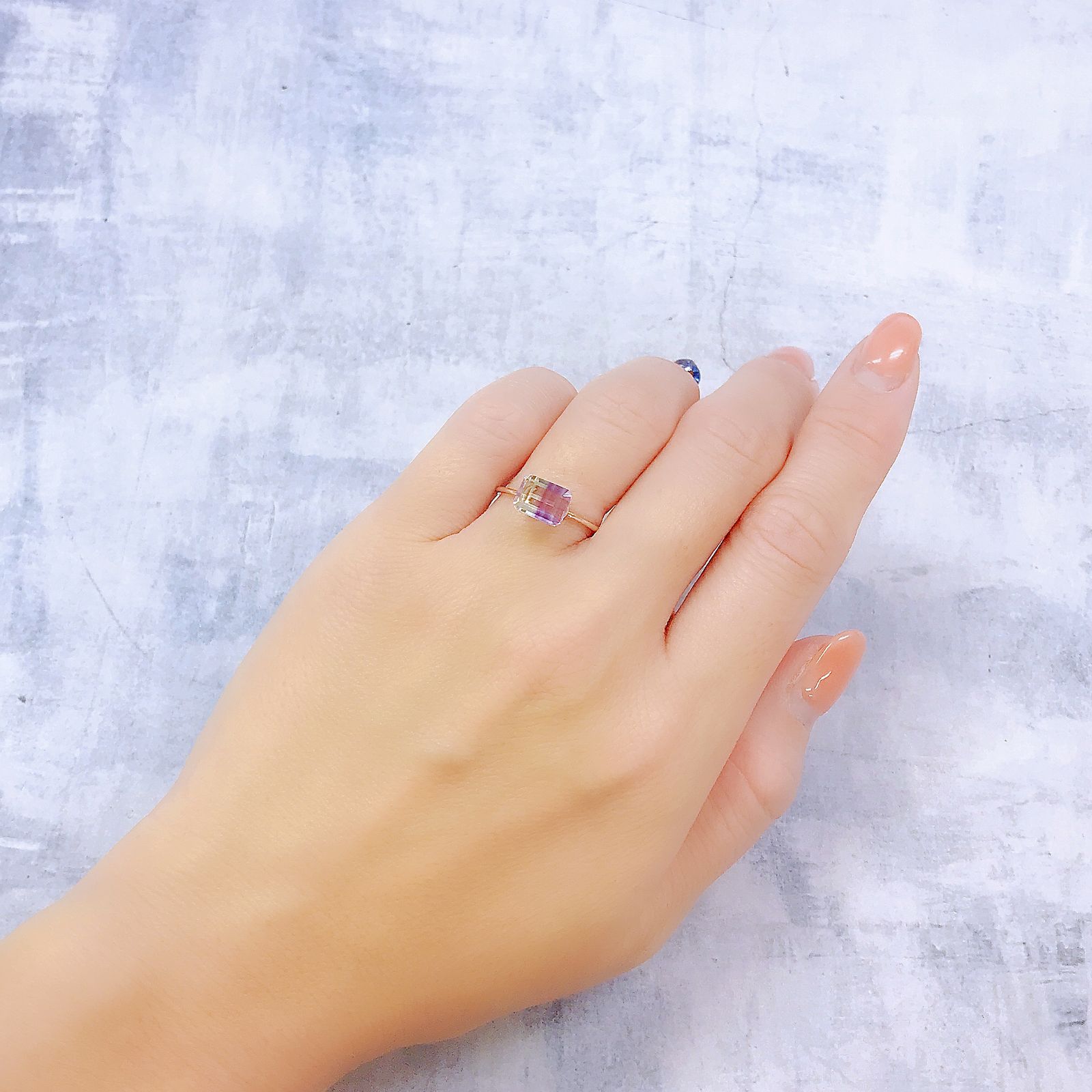 バイカラーフローライト 中国産 1.95ct[220917987]8x5.9mm前後